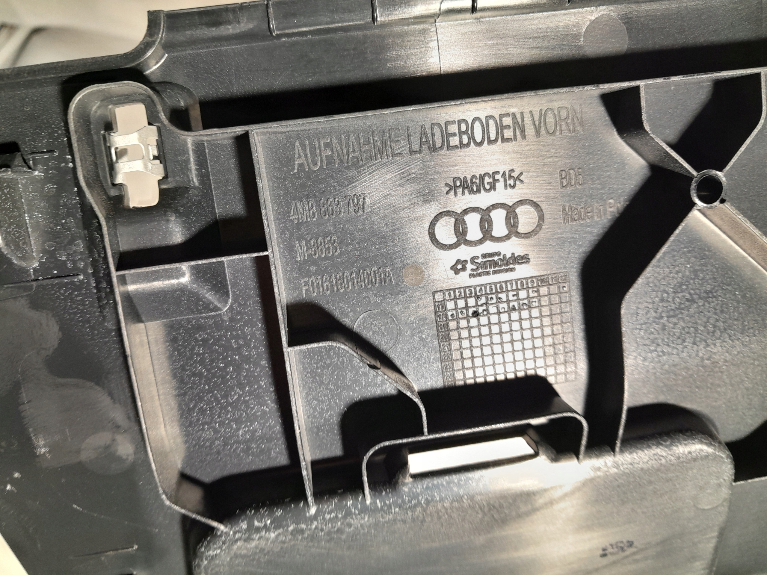 AUDI Q8 4M moulding cover boot 4M8863797
