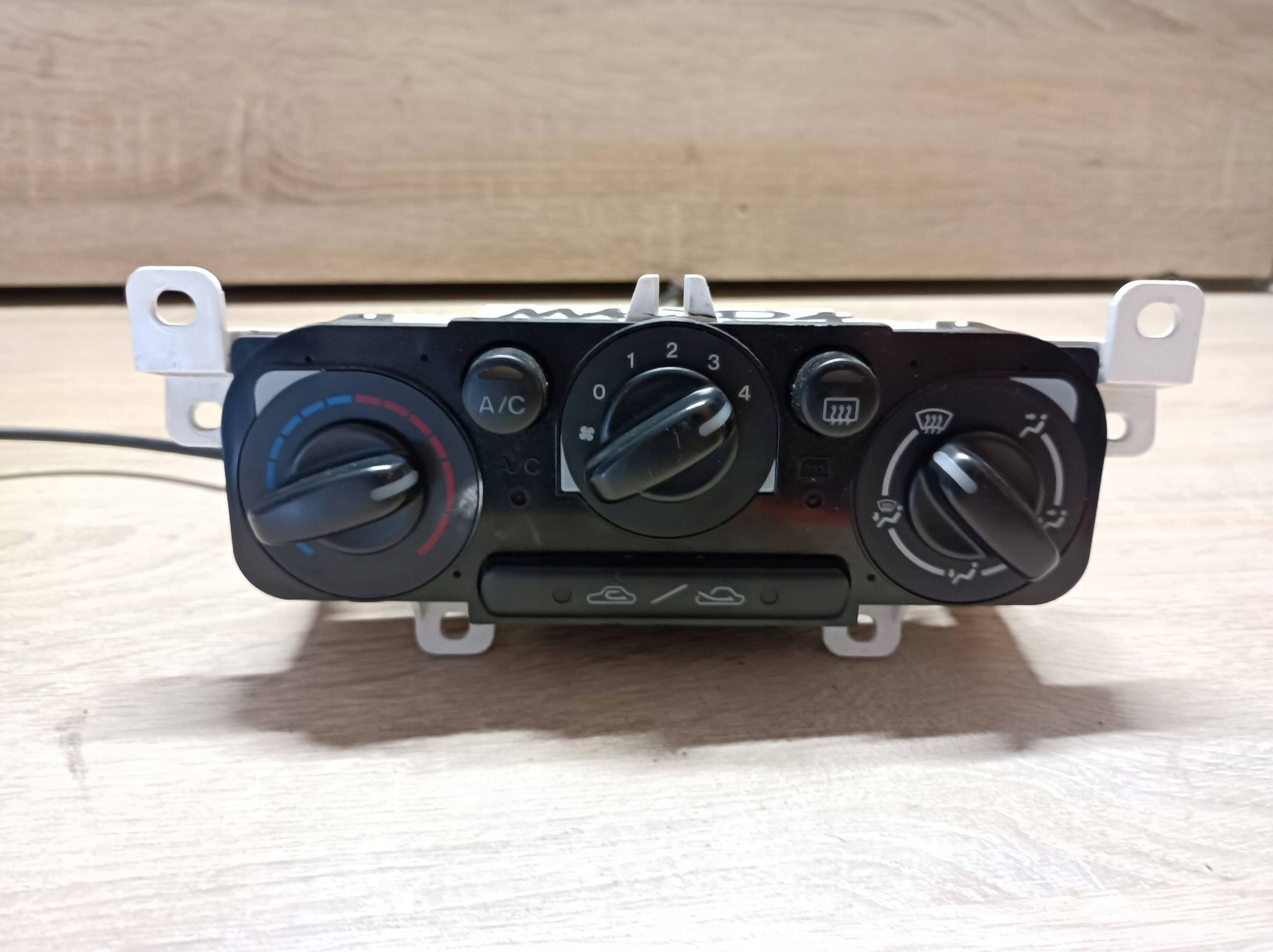 Panel BOCCHETTE wentylacji Mazda 323 F BJ lift