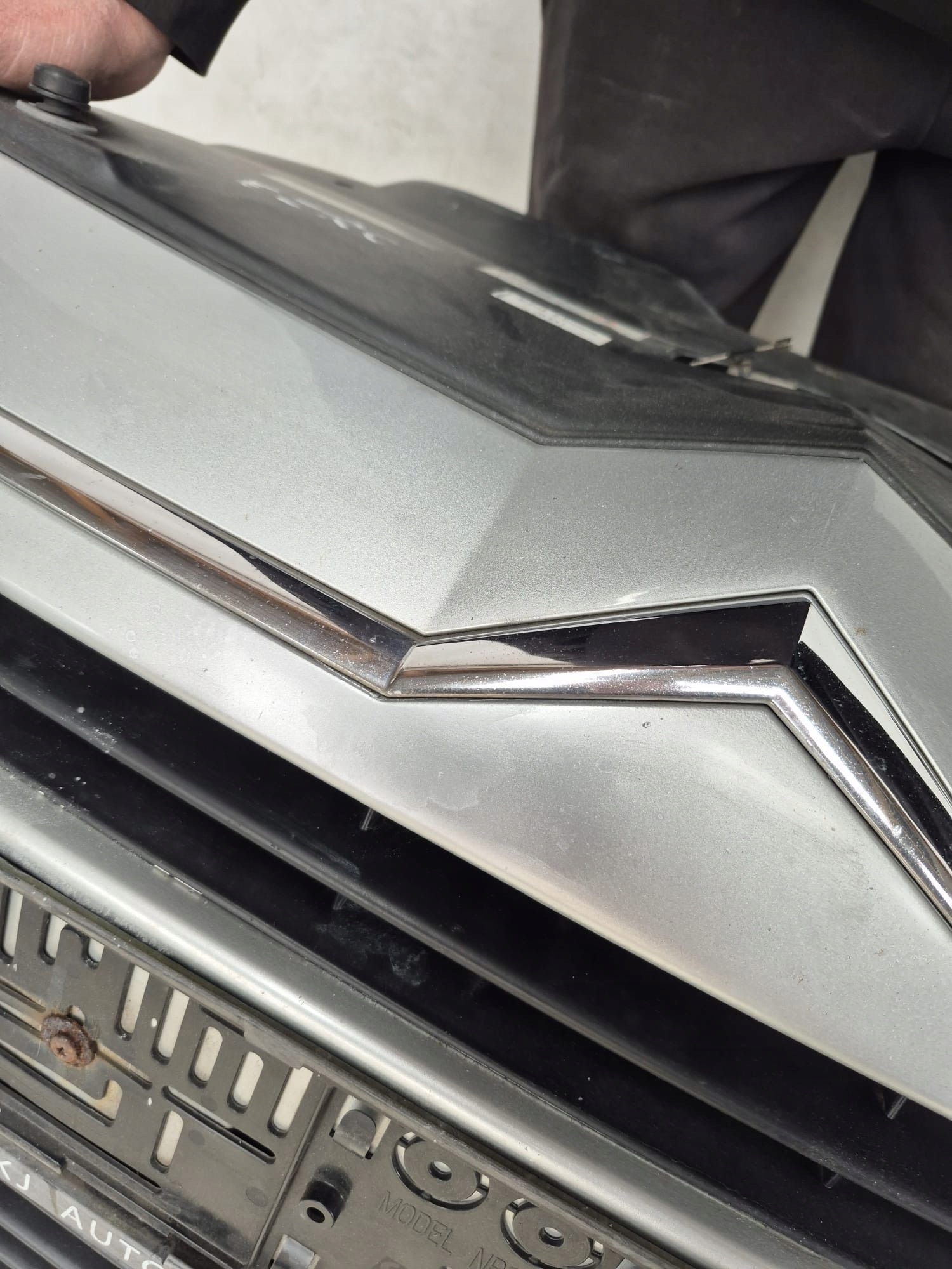 CITROEN C5 II X7 08- bumper front front 6XPDC SPR 9681052477