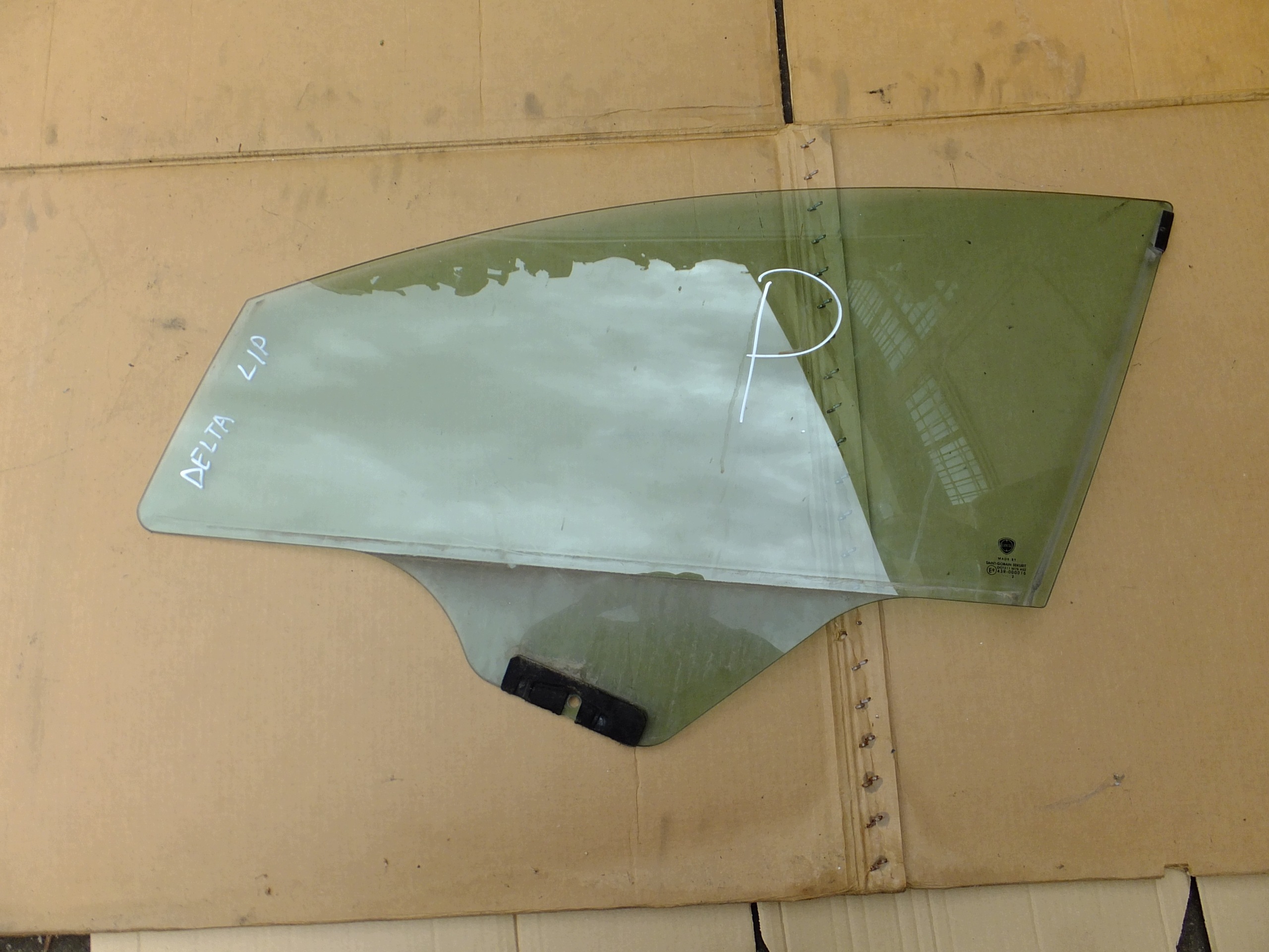 Vitre Portière Gauche Avant lancia delta III 2012r