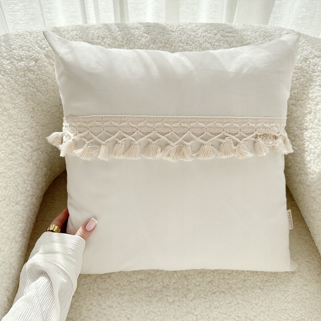 Poszewka dekoracyjna ozdobna na poduszkę Room99 Luana 45x45 cm biała Marka Room99