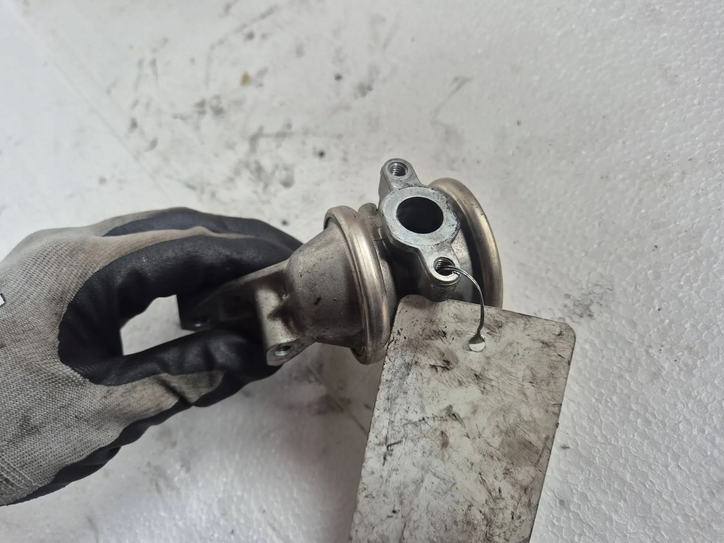 EGR valve 06E131102A Audi A5 A6 C6 3.2 FSI CAL