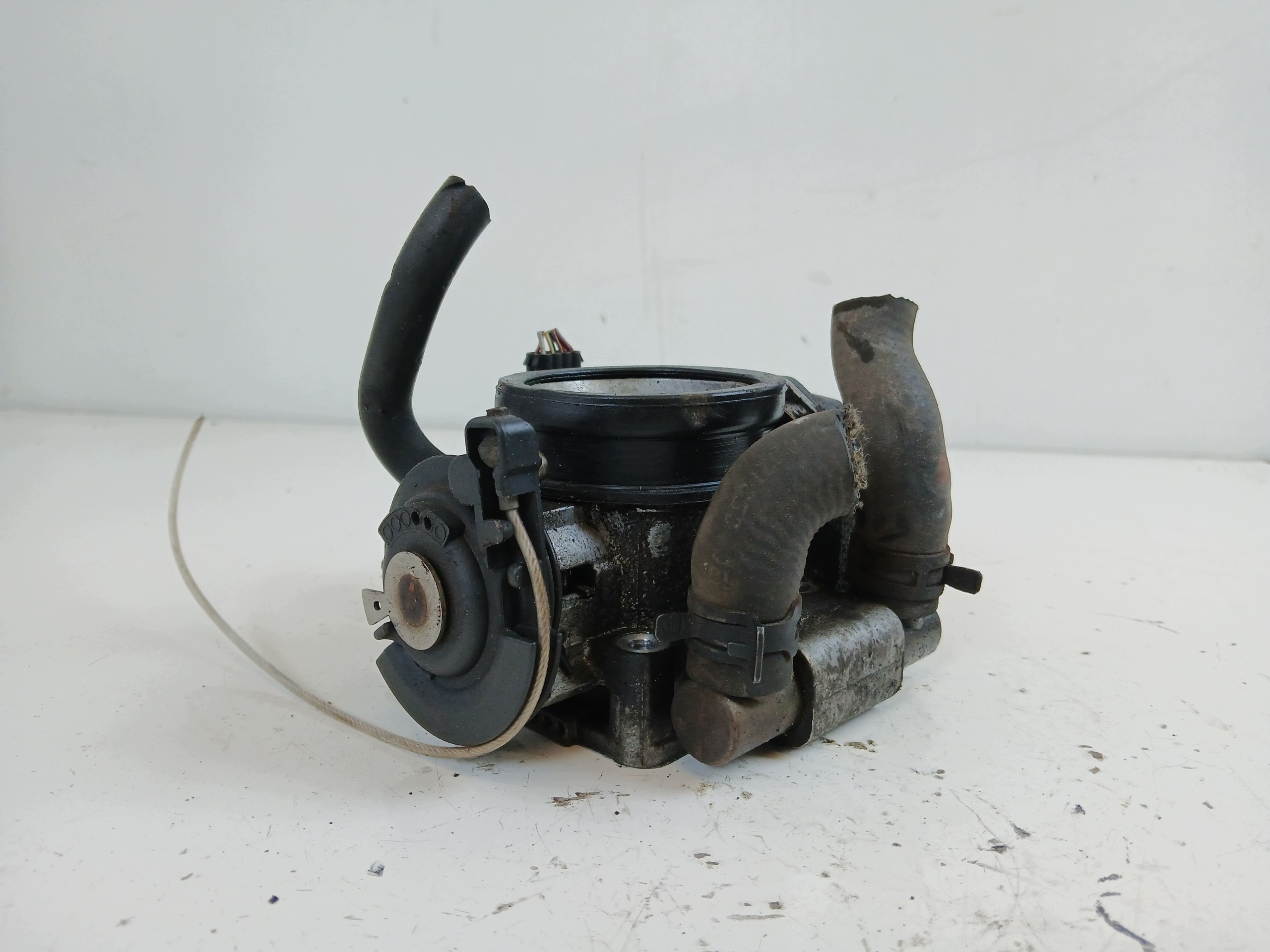 AUDI A4 B5 1.6 throttle flap 058133063H