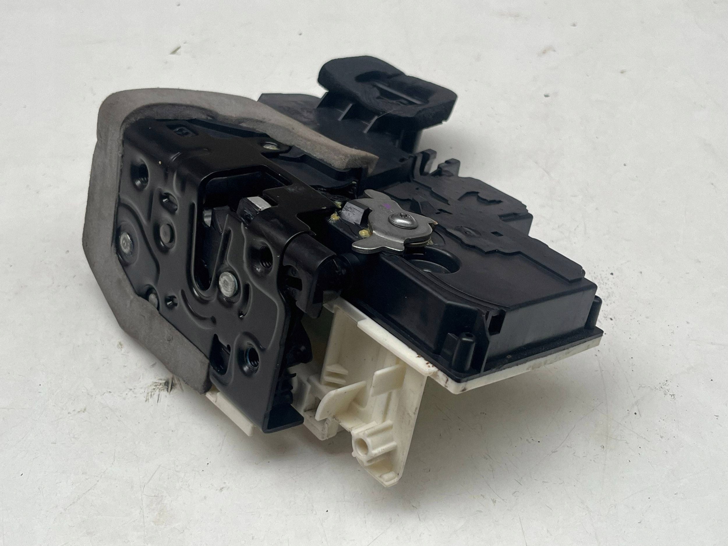 AUDI A6 C8 lock door left rear part 4K0839015Q @M