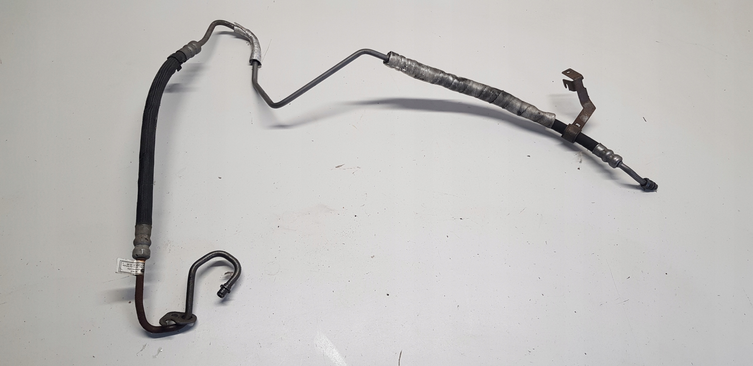 4T163A719AA - FORD TRANSIT CONNECT MK1 КАБЕЛЬ ТРУБКА УСИЛИТЕЛЯ