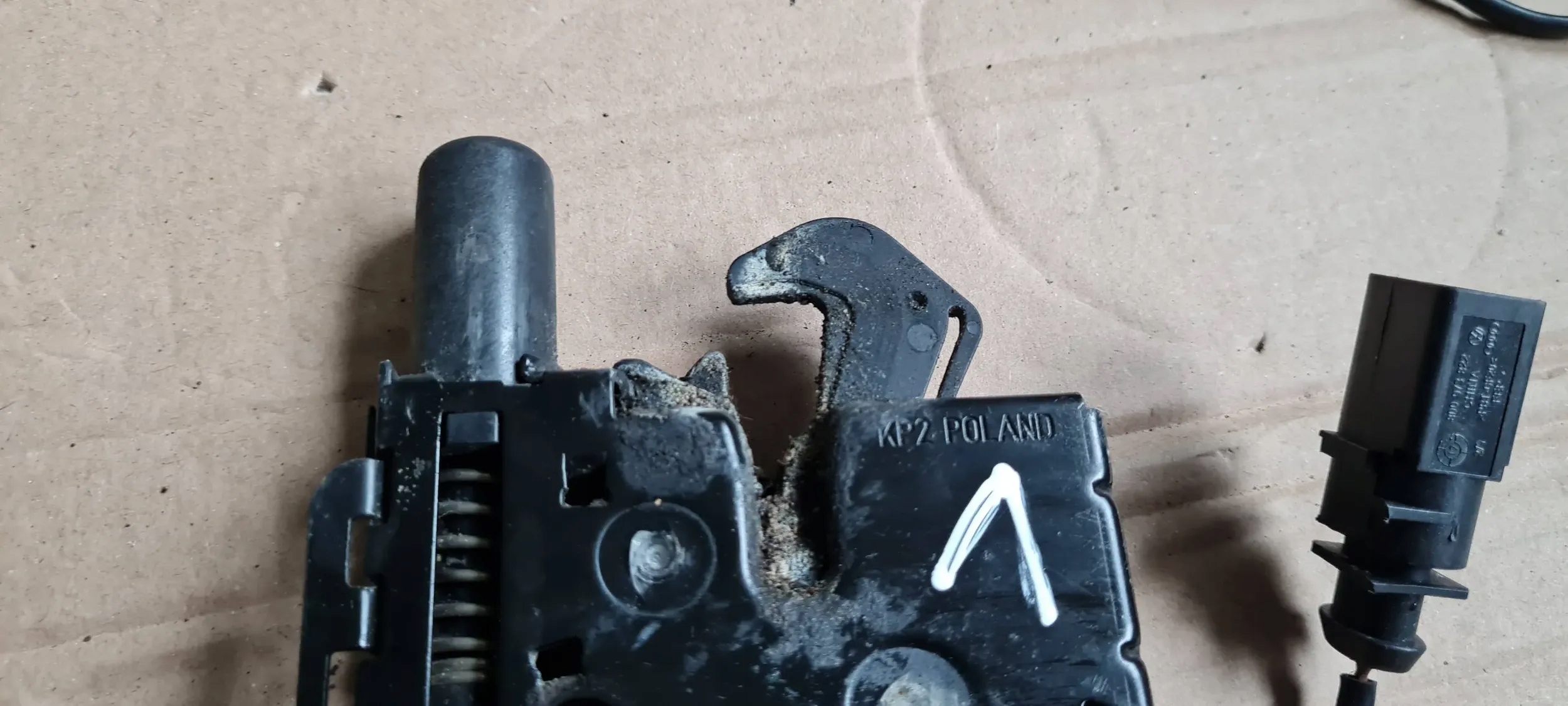 A5 8W bonnet latch lock supports 8W0823509C A4 B9 8W