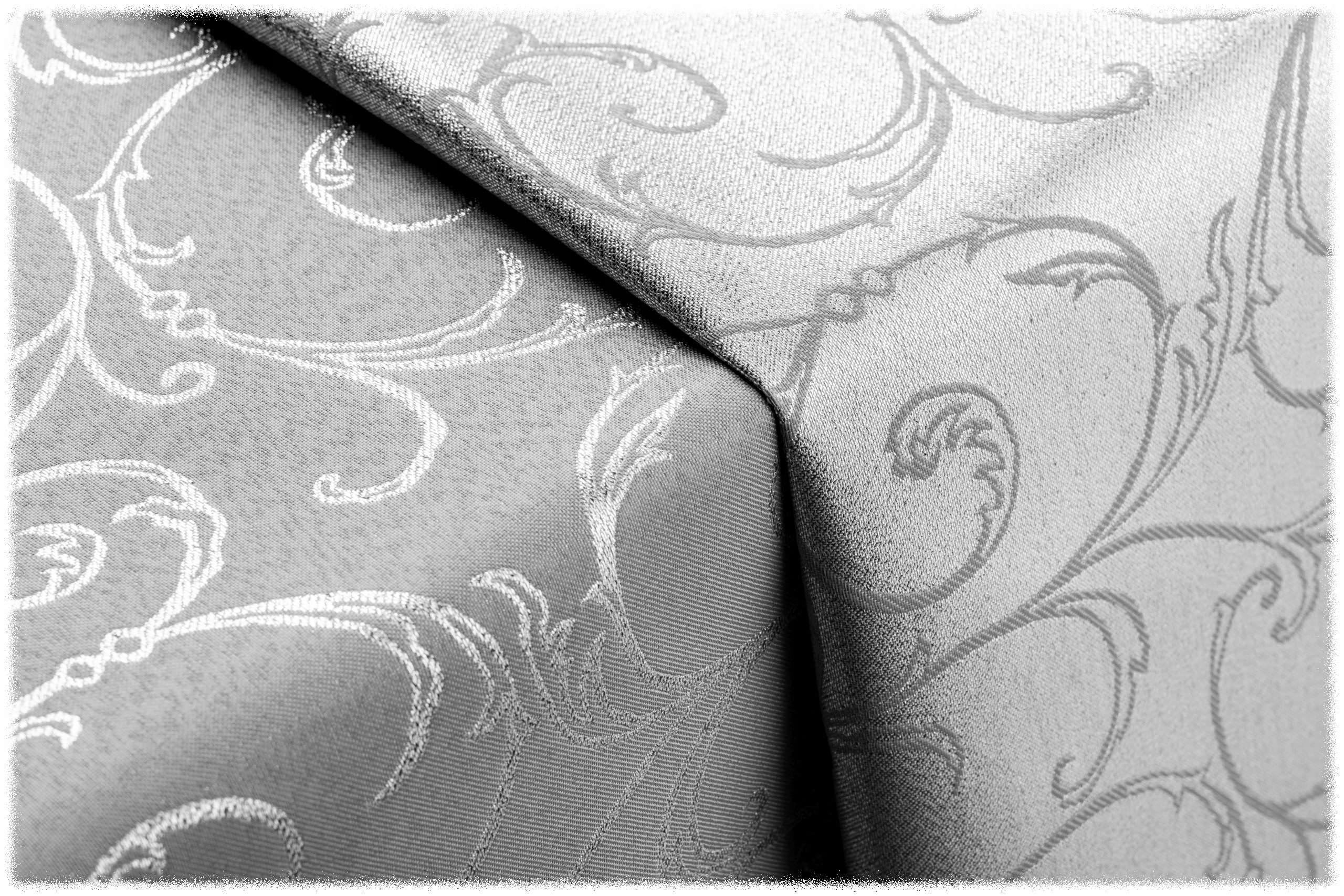 

obrus Dwustronny 130x210 Popiel srebrny Tulipan