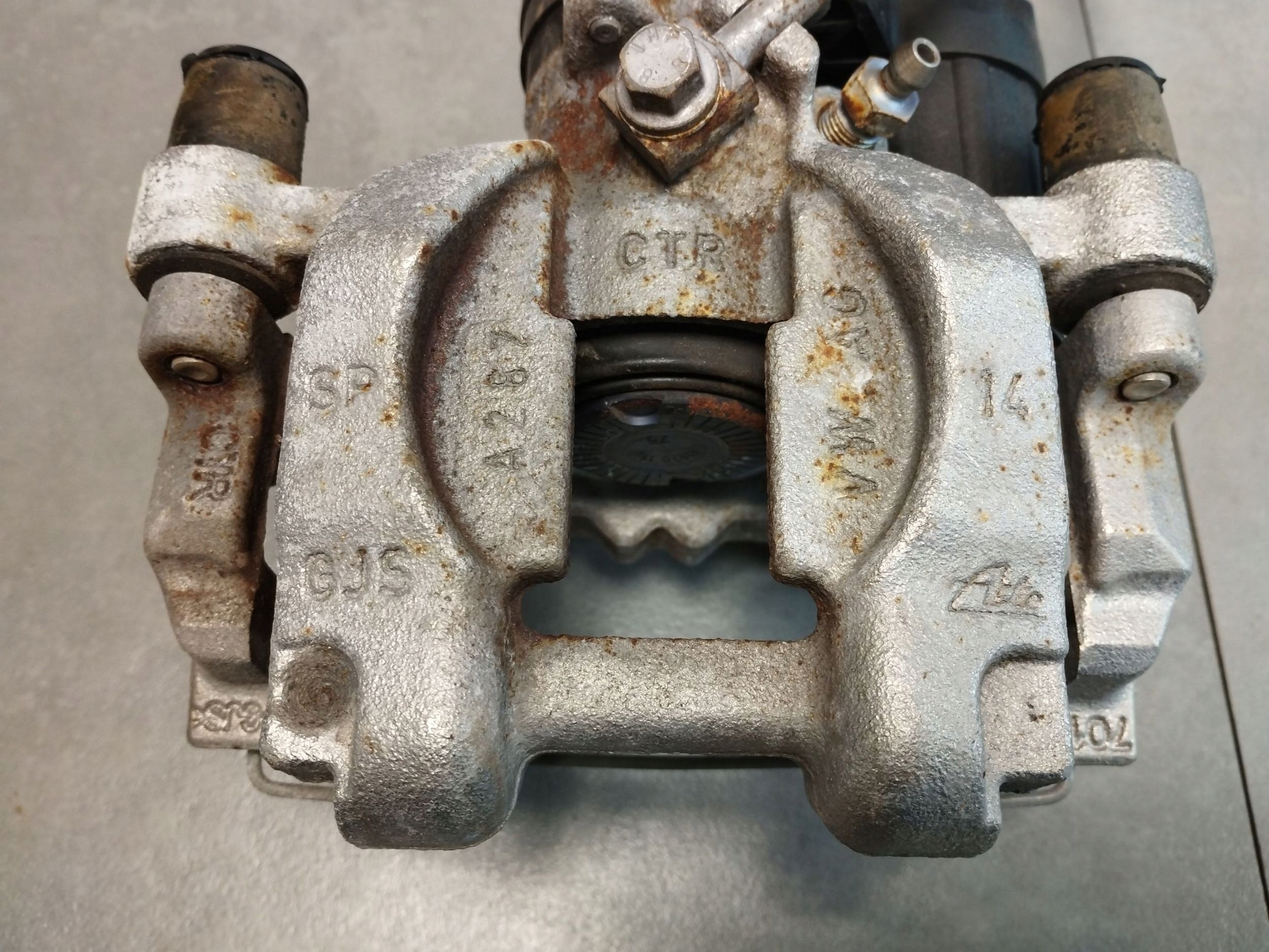 Audi Q3 F3 83A caliper left rear part 3Q0615405AA