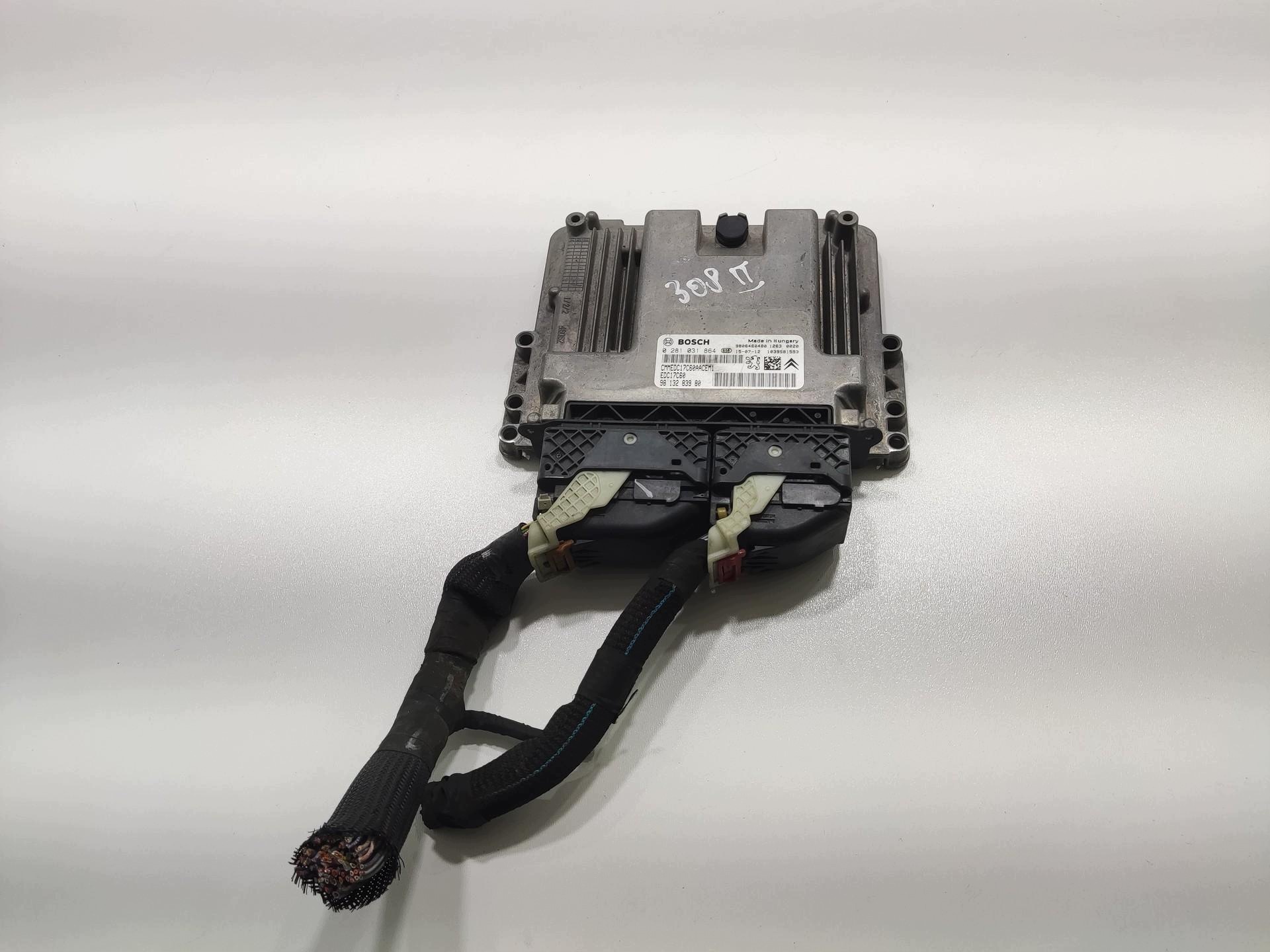 control unit computer of the engine PEUGEOT 308 II T9 1.6 E-HDI 2013-2017 9813283980