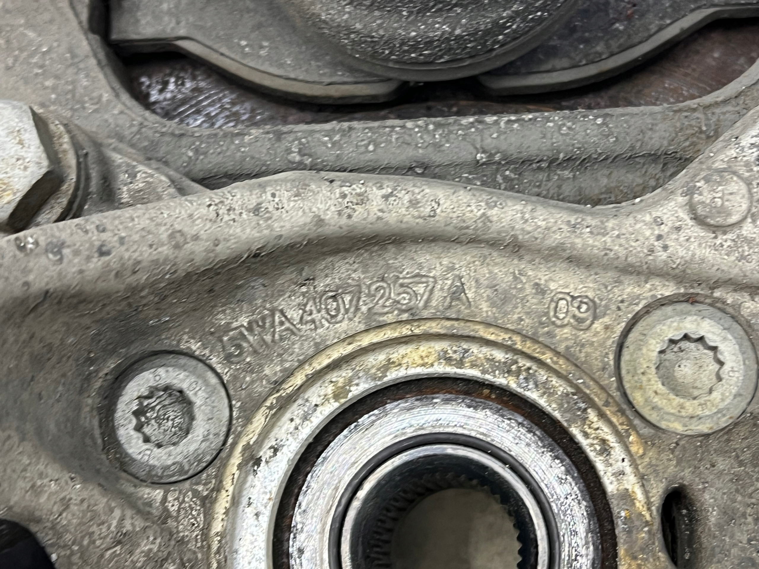swing McPherson left front 5WA407257A LEON IV AUDI A3 8Y 20R