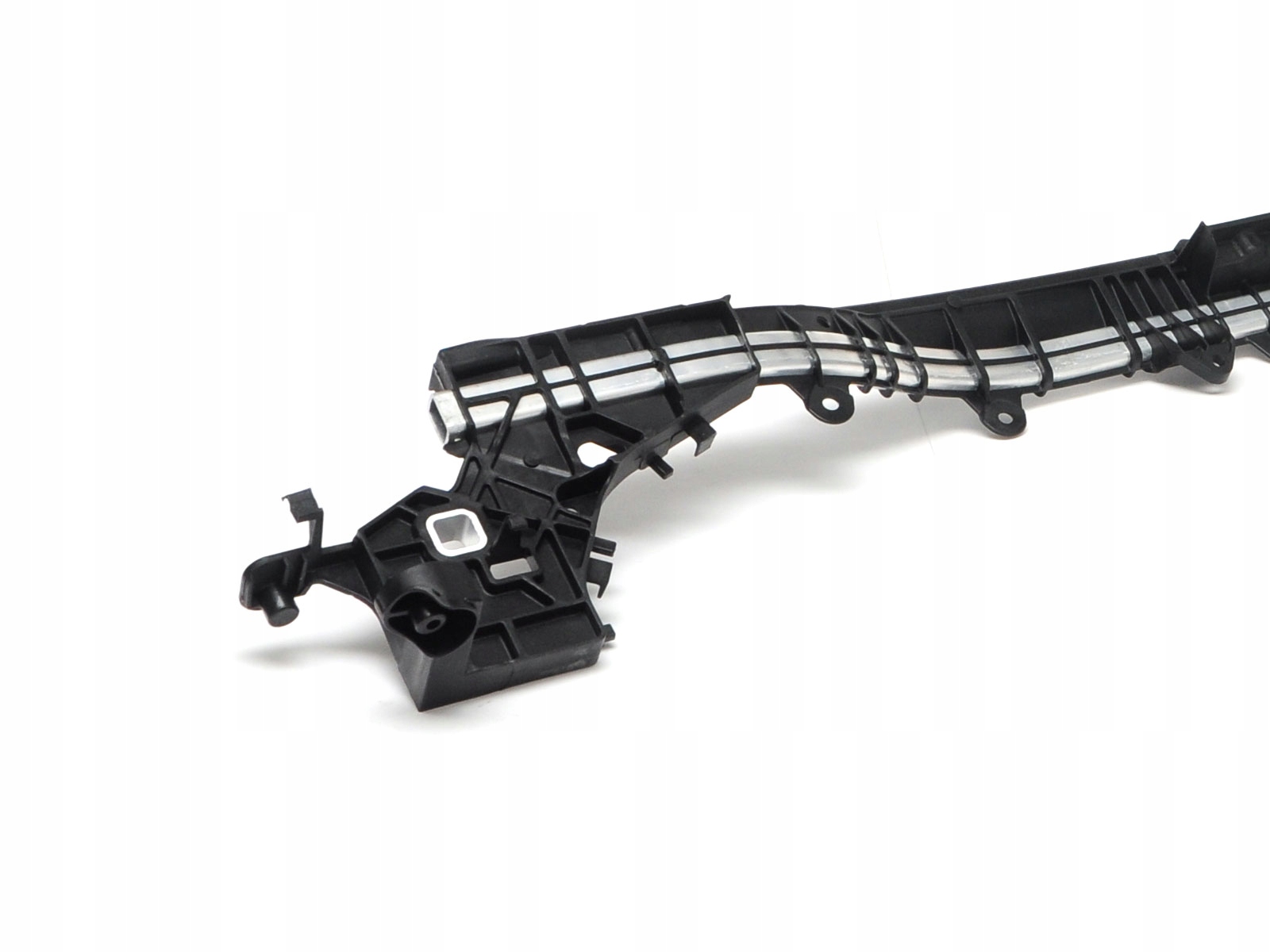 MERCEDES W205 C-KLASA 2014+ wzmocnienie pas górny Producent części Mertt