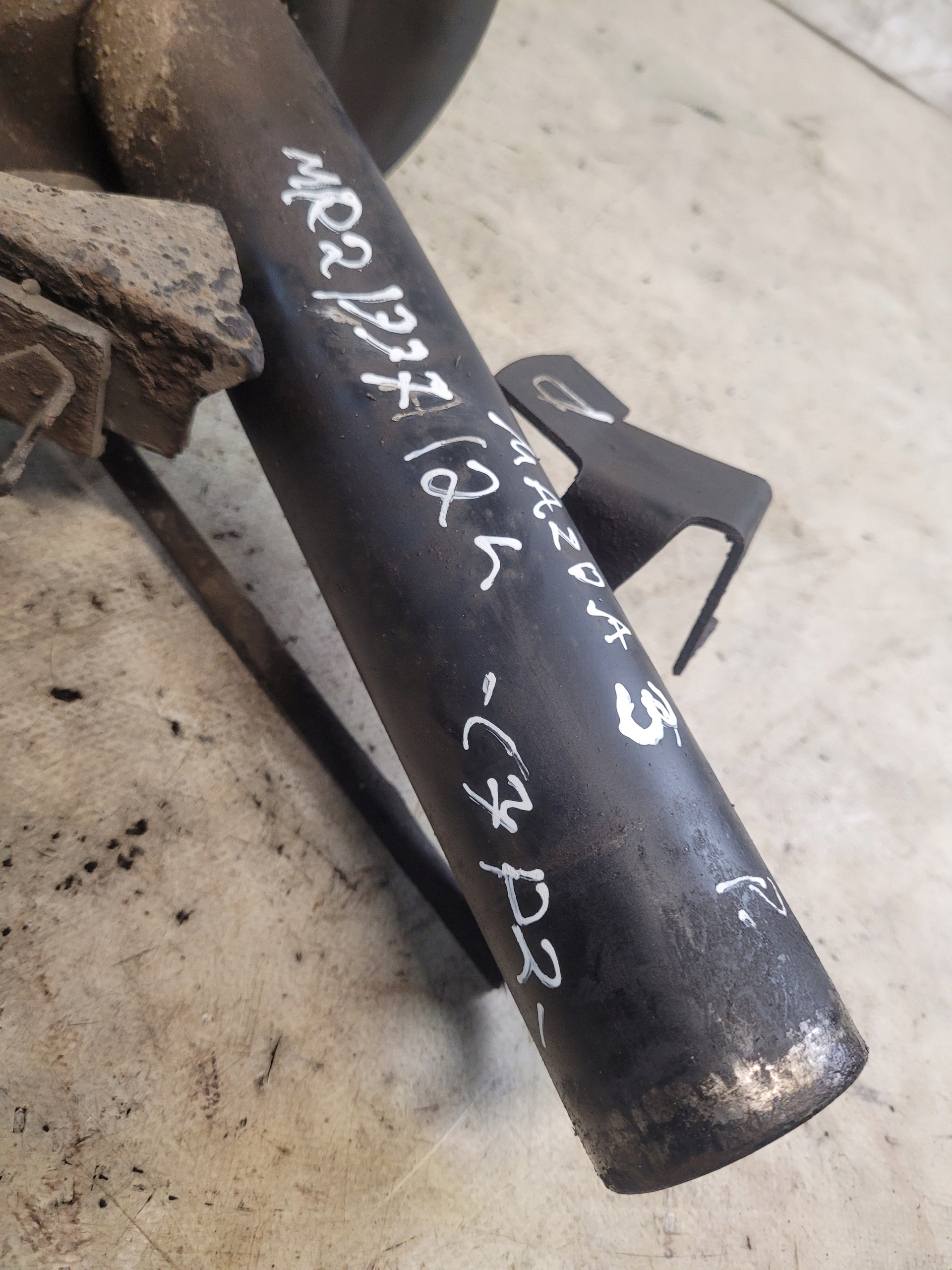 shock absorber right front SG334700 MAZDA 3 and BK 1.6B