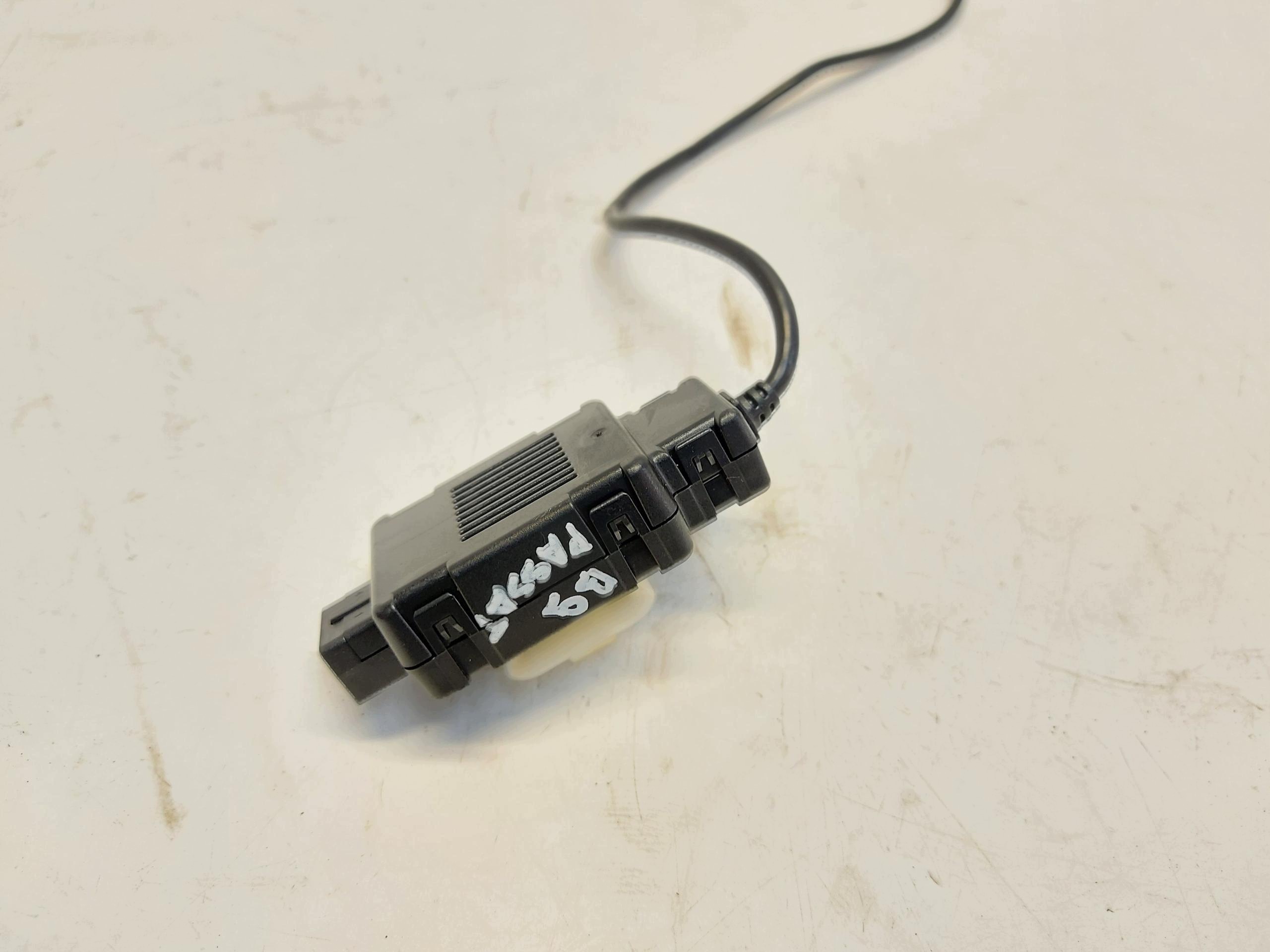 VW Passat R B9 3J0 2025r connector input adapter port usb original 3v0035954