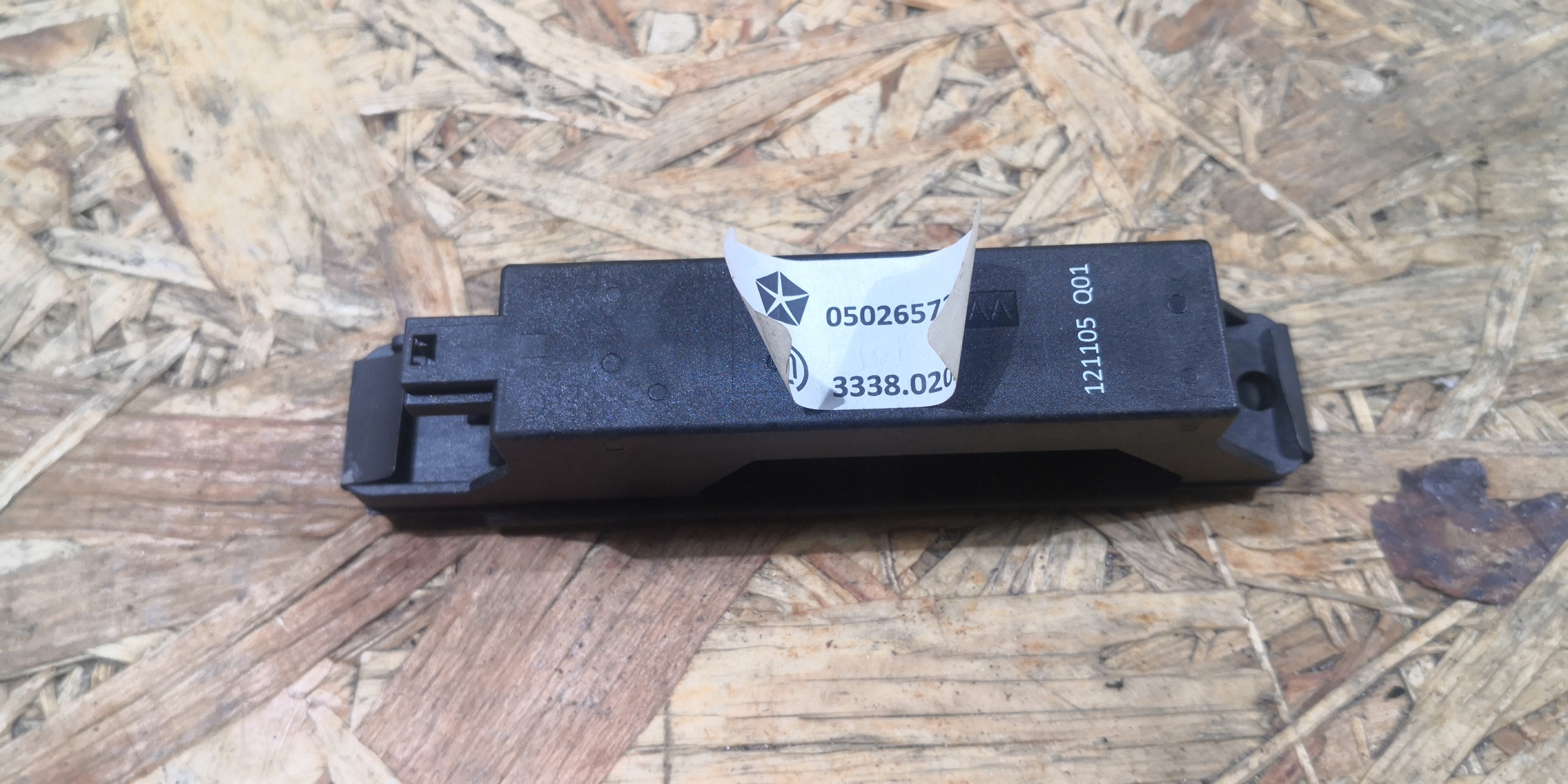 05026573AB - Модуль антенны keyless двери Challenger 2011-2014