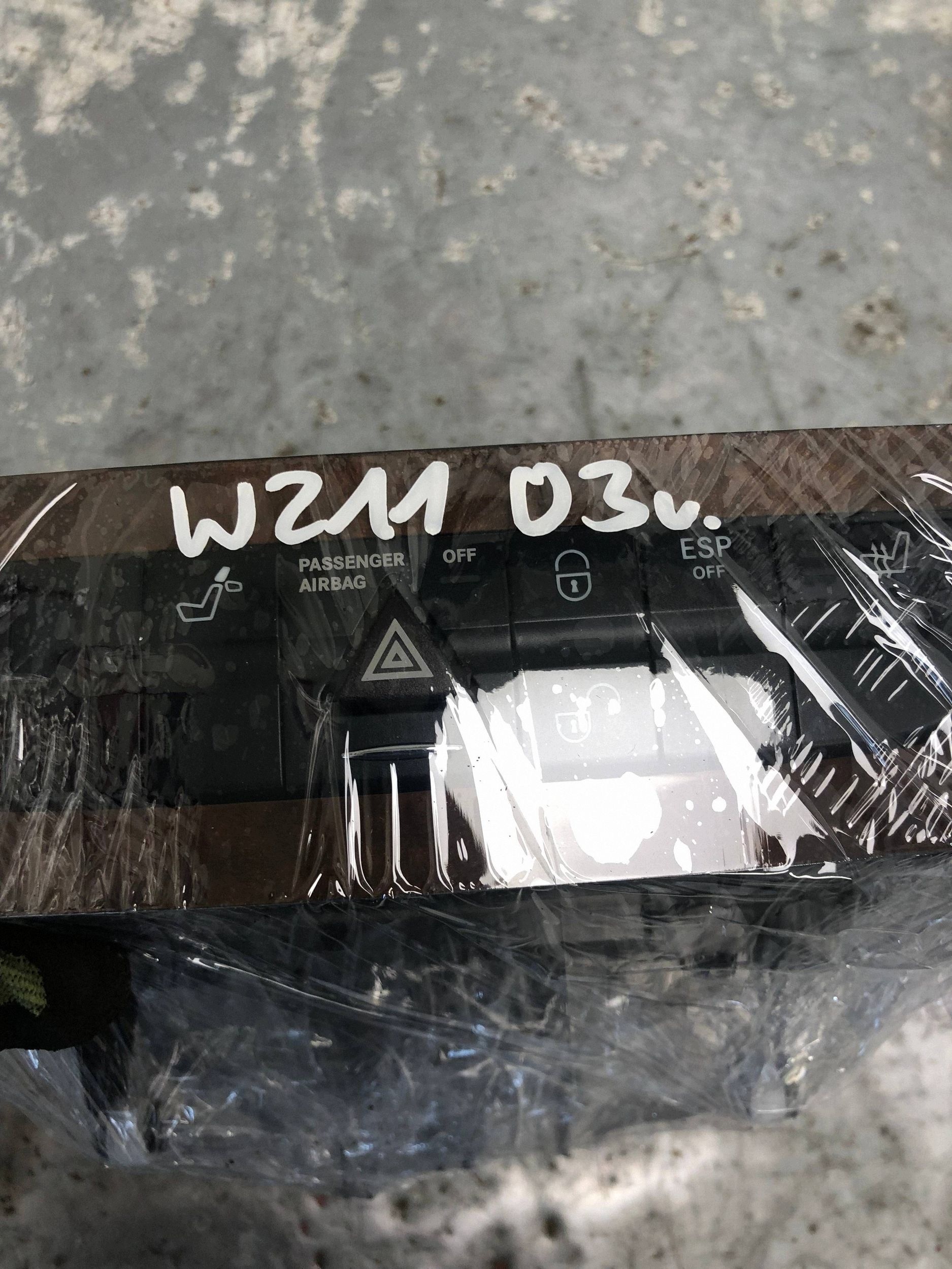 levers PRZYCISKI passenger compartment MERCEDES W211 A2116800552
