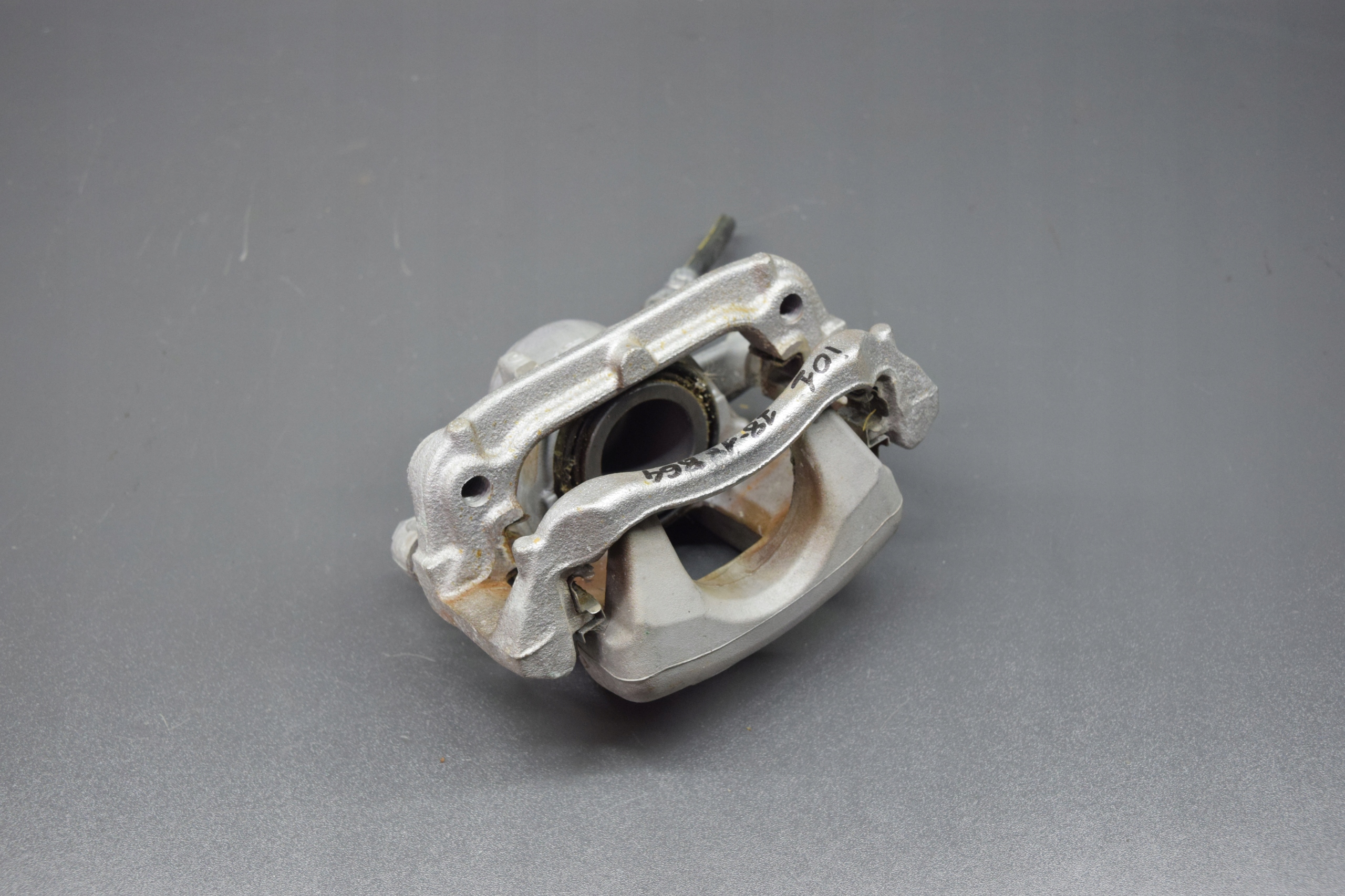 caliper pressure plate left front BMW i3 I01 8333km
