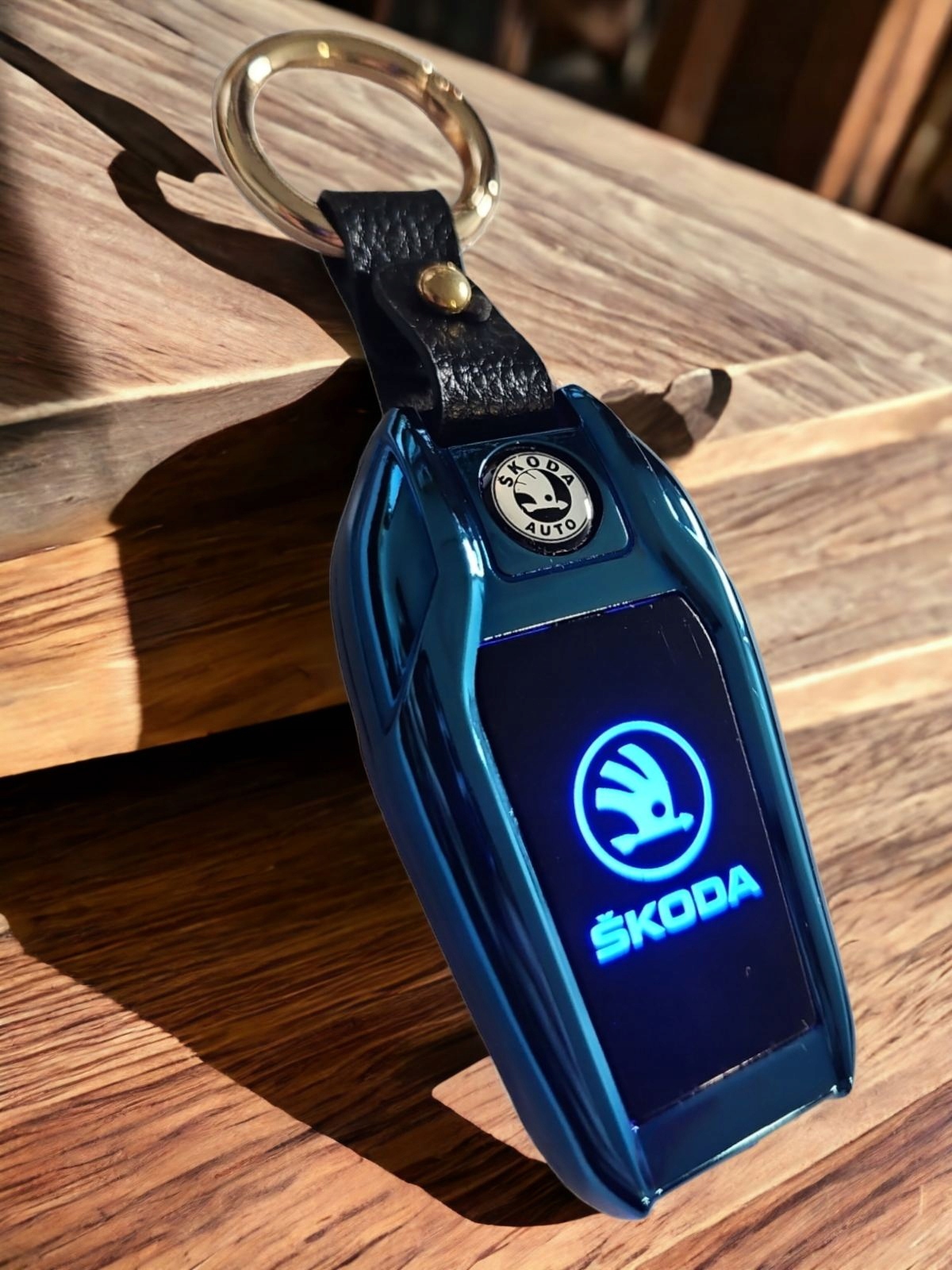 SKODA ZAPALNICZKA ŻAROWA ELEGANCKI BRELOK DO KLUCZY LOGO LED ETUI KOKARDKA Numer katalogowy producenta ZAPALNICZKA SKODA PREZENT