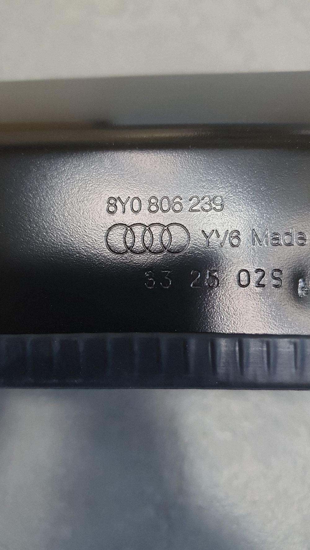 Audi A3 8Y torpedo metallic 8Y0806239