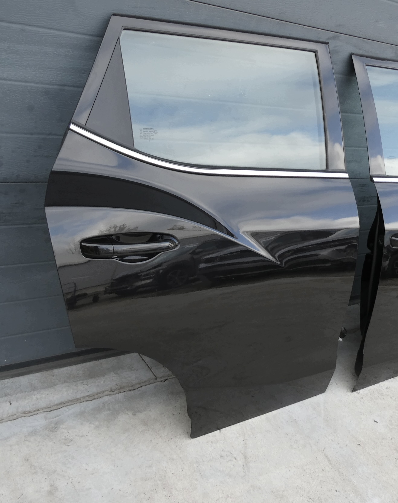 tür rechts heck SSANGYONG TIVOLI LAK SPACE BLACK METALLIC