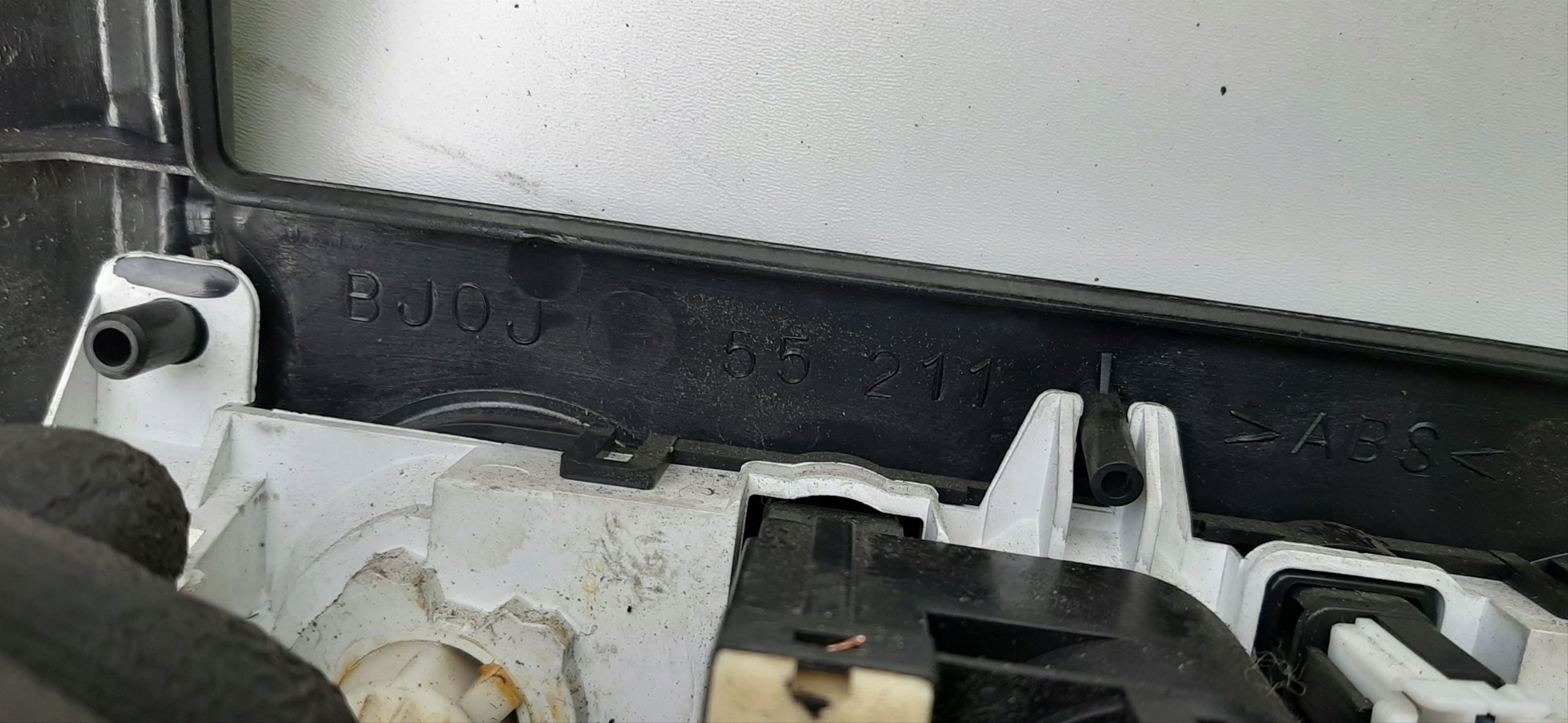 рамка консоли mazda 323F BJ
