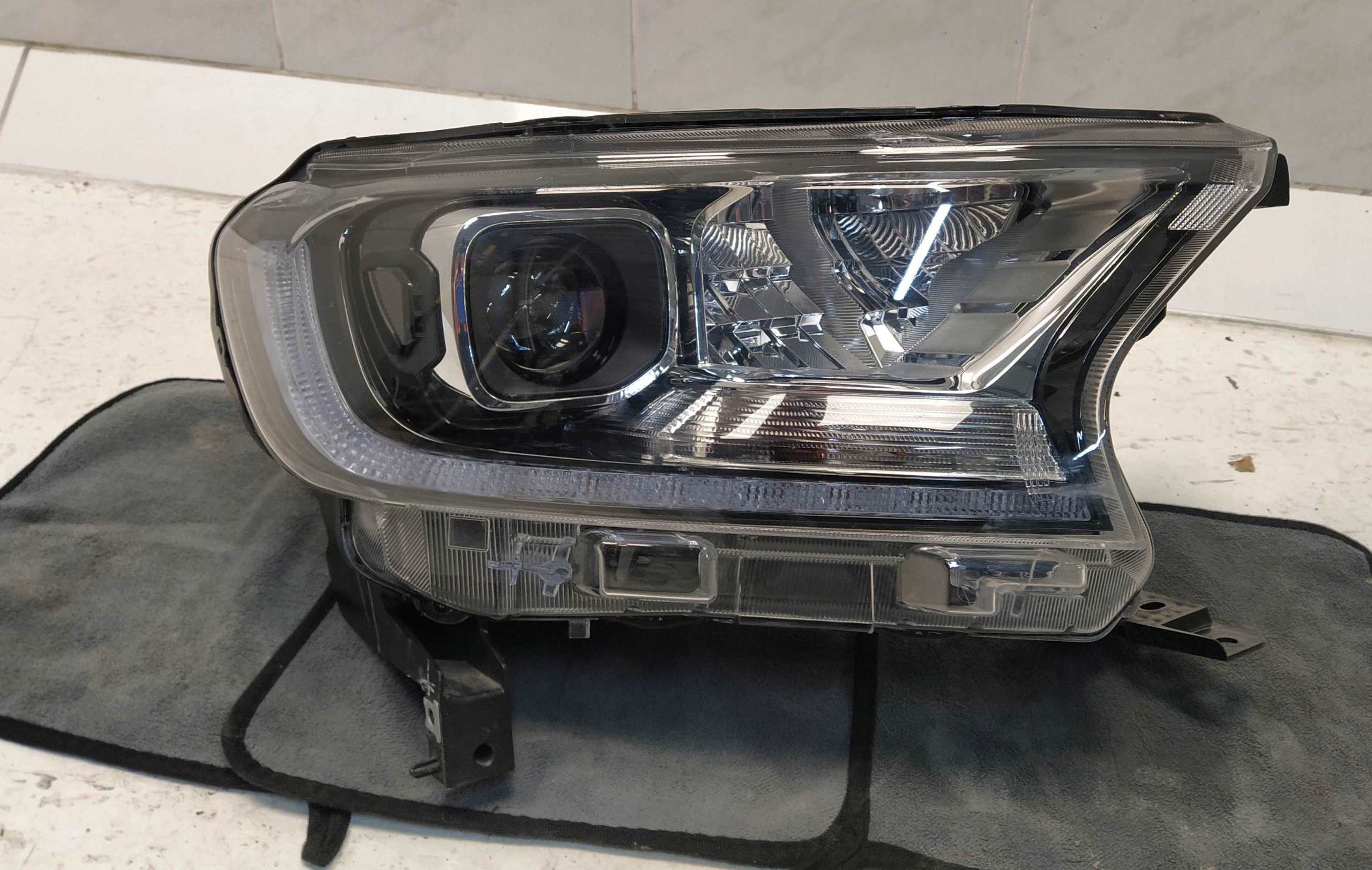 FORD RANGER LIFT 18-22 light right REFLEKTOR right FULL LED EUR