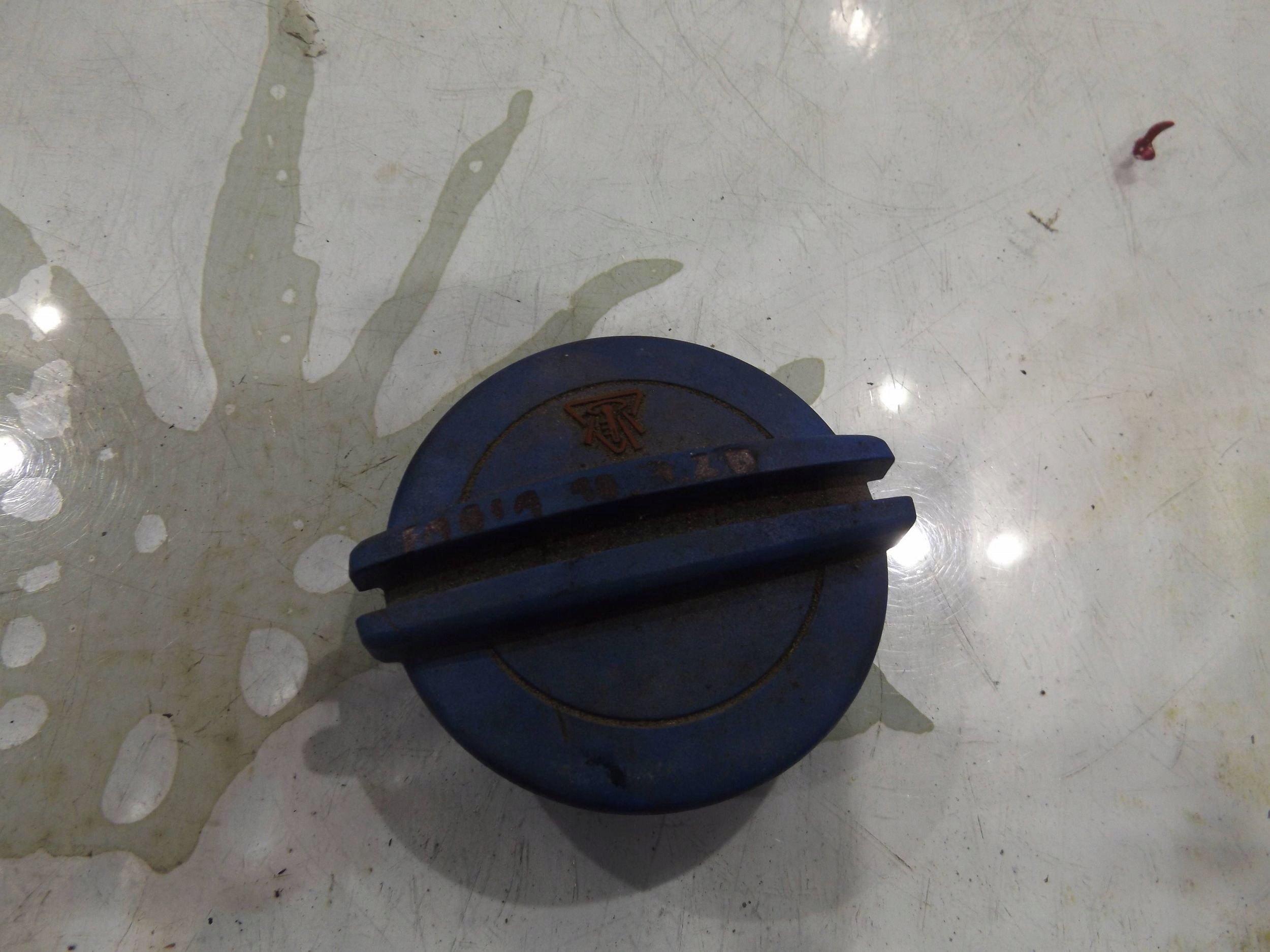 FABIA II LIFT 1,2 KOREK ZBIORNICZKA WYRÓWNAWCZEGO