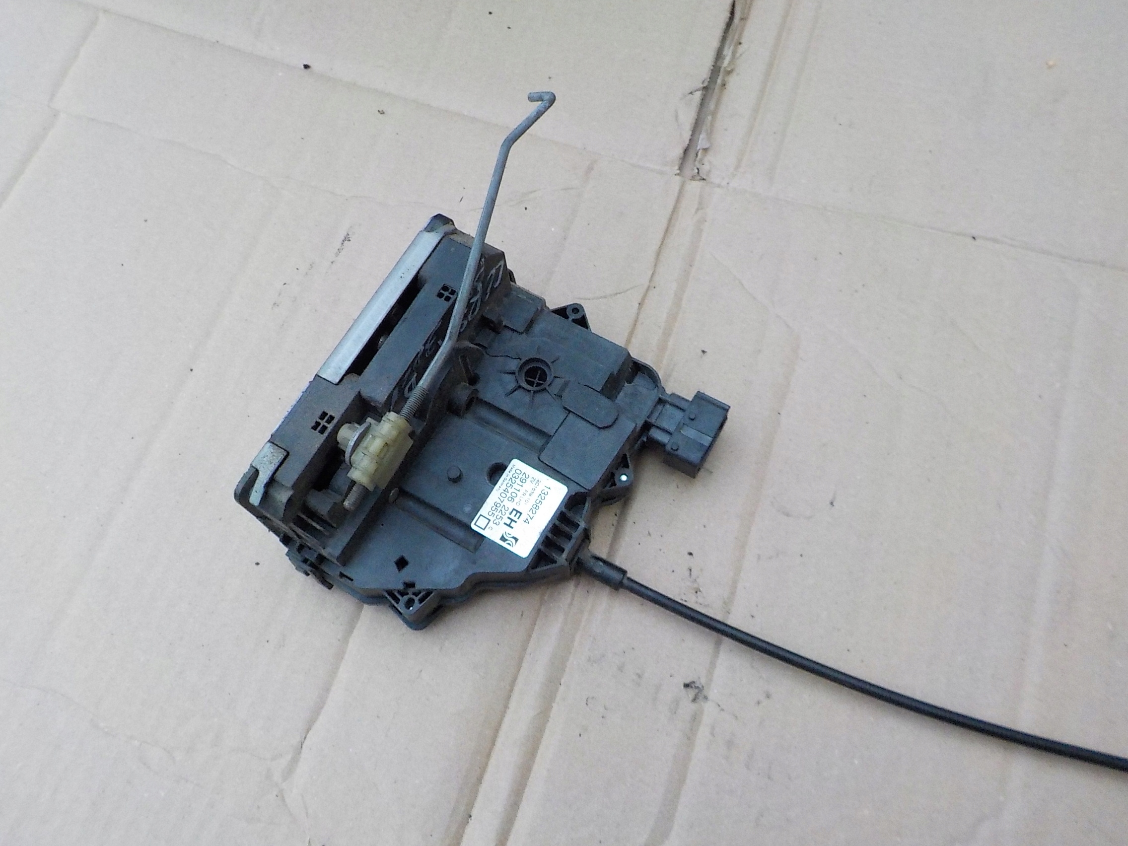 lock right opel corsa d 3D 13258274EH
