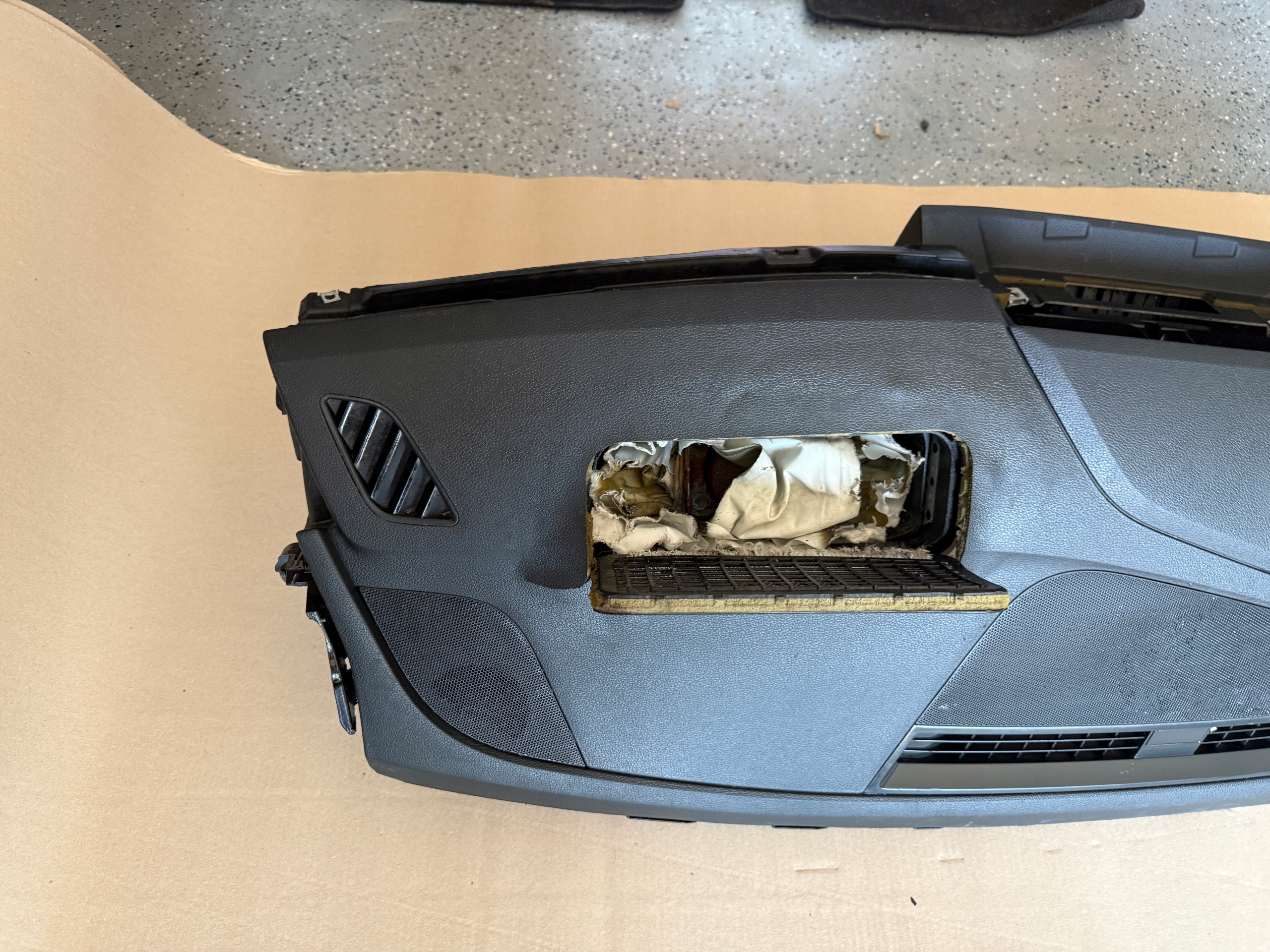 AUDI A4 B9 console dashboard instrument panel cockpit 8W1857001H WYSTRZELONA