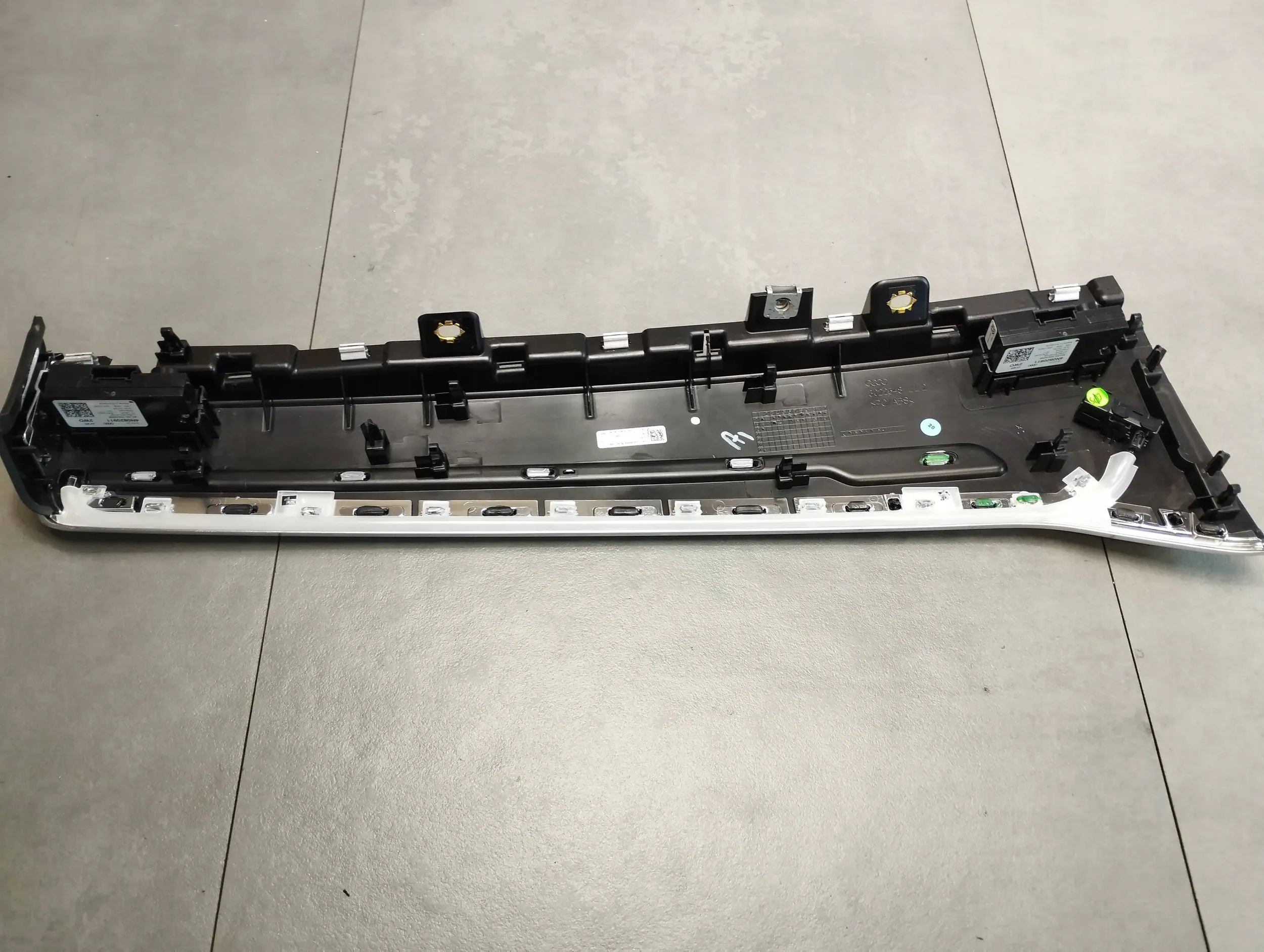 Audi A8 4N D5 moulding DEKOR 4N1857200A