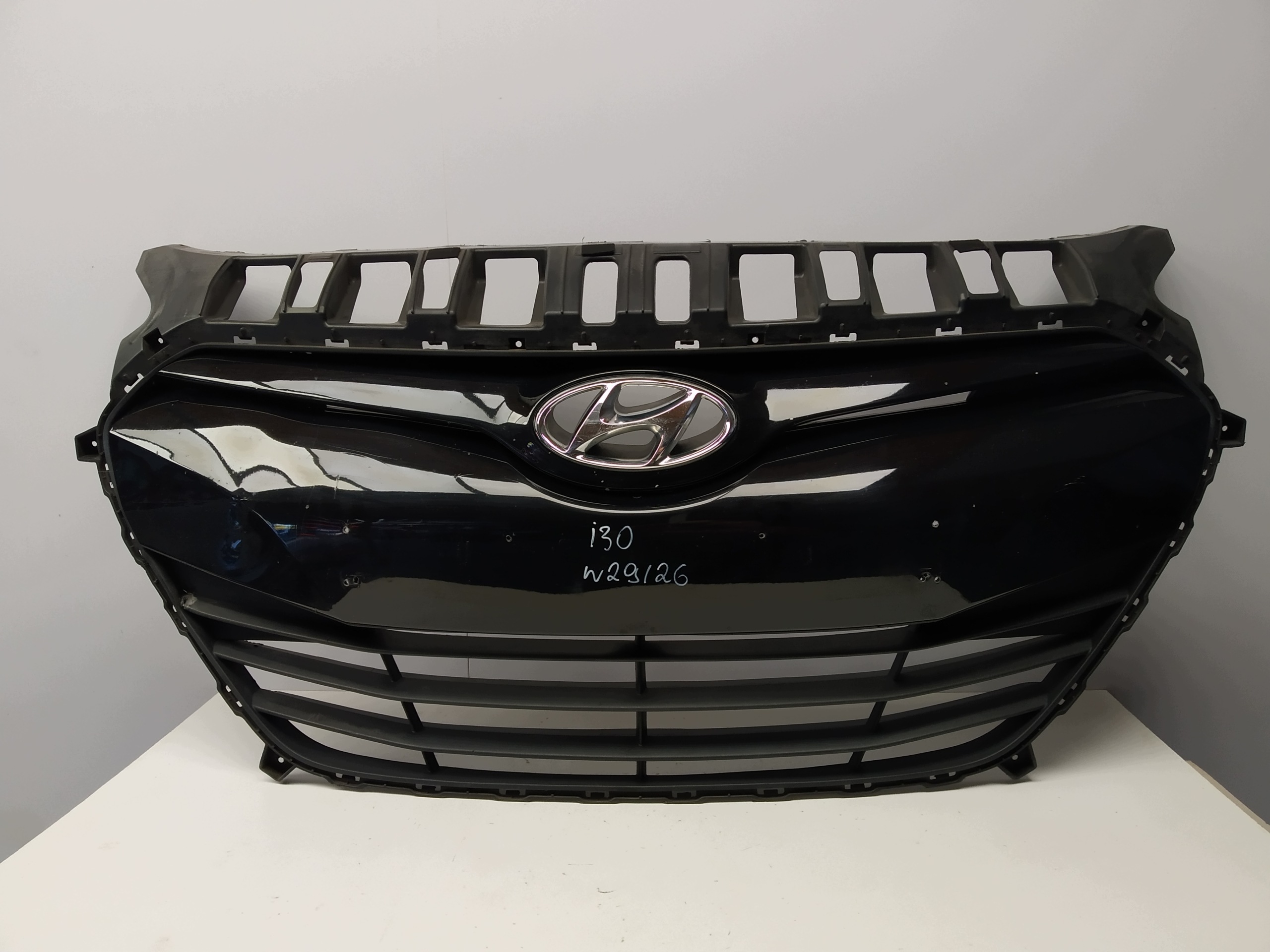 2012r + Hyundai i30 II grill w stoßstange vorne original