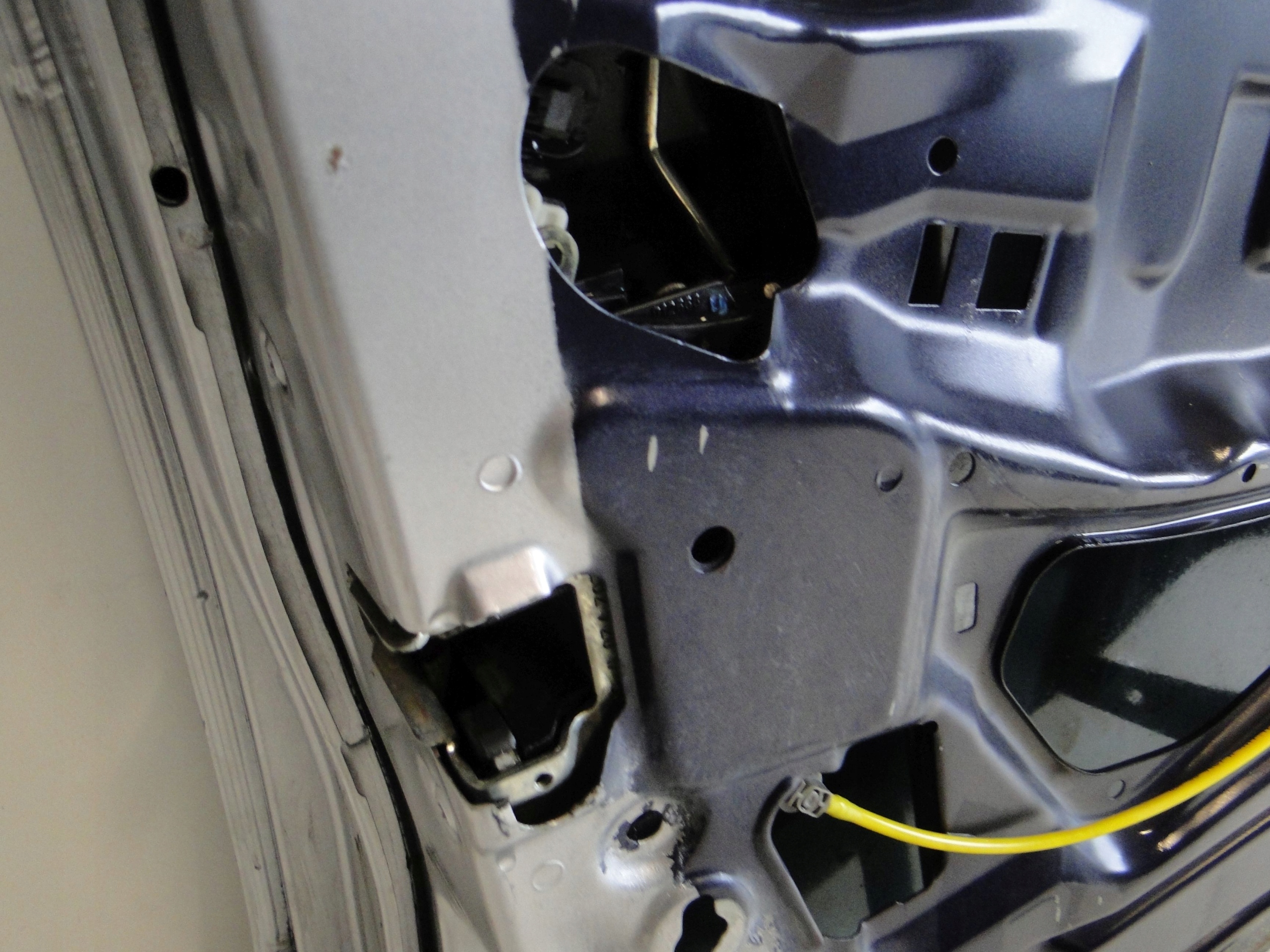 MERCEDES E KLASA 210 W210 DRZWI PRZEDNIE LEWE Typ samochodu Samochody osobowe