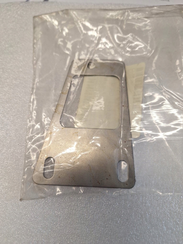 кронштейн подлокотника opel Astra H oe 13155715