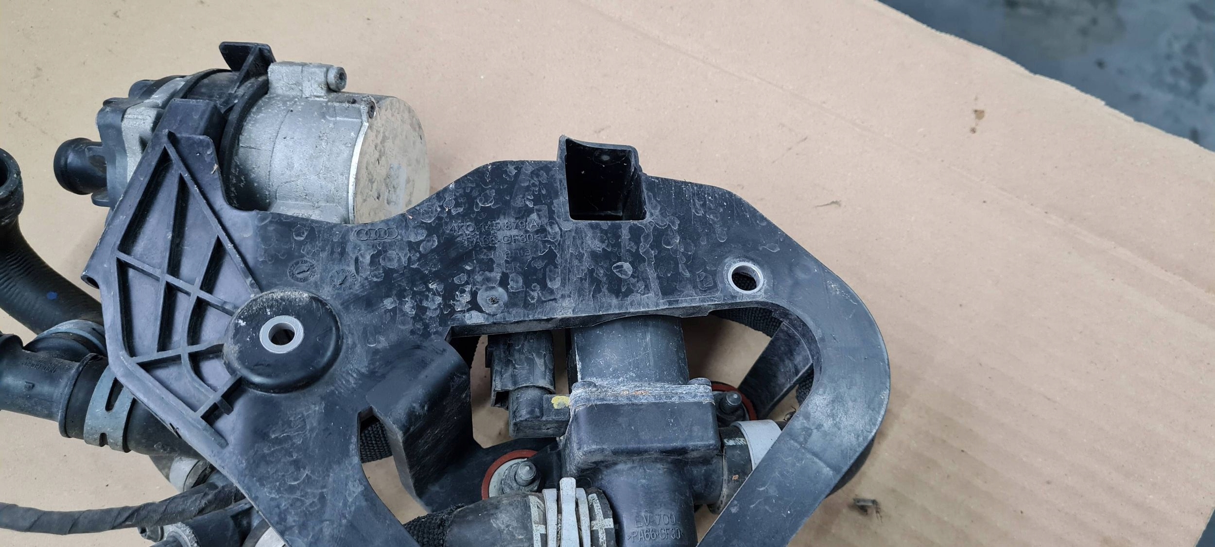 A6 C8 4K dodatna pumpa vode drška 2.0 TFSI HYBRYDA 4N0965567 A7 4K