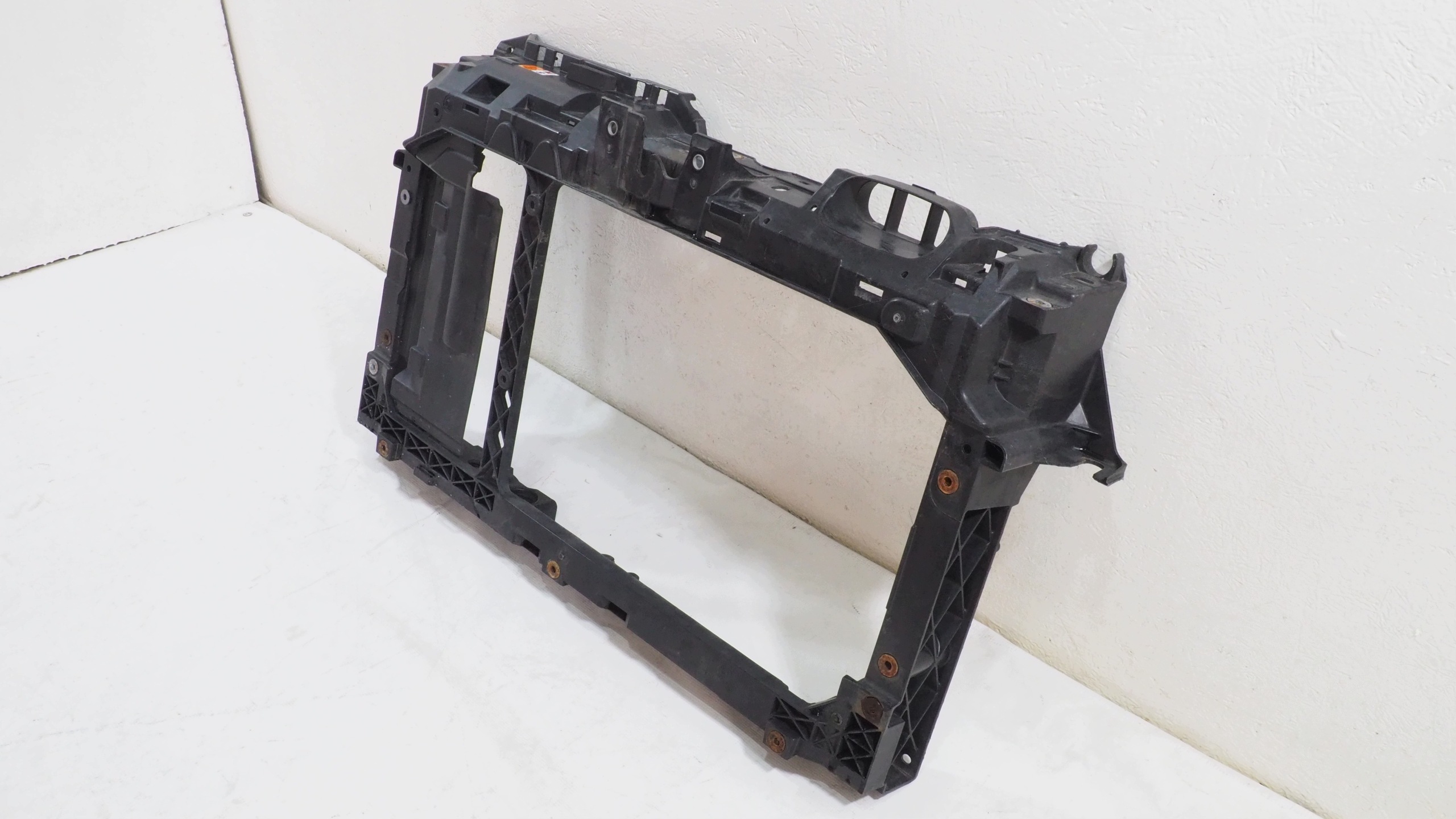 Ford Fiesta MK7 pillar iron support panel for radiators 8V51-A16E146-AF