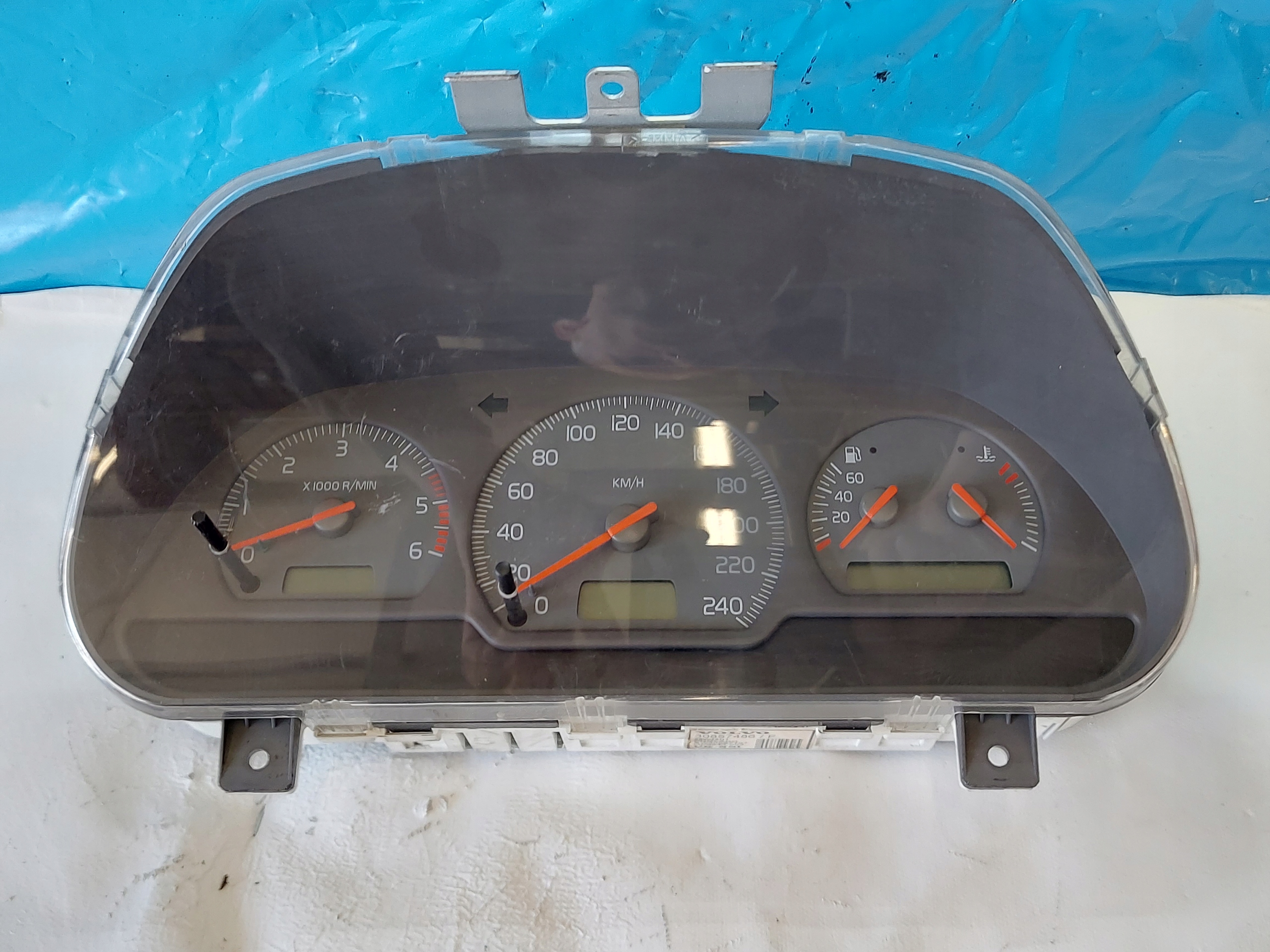 dials clock VOLVO V40 and 1.9 TD 30857486