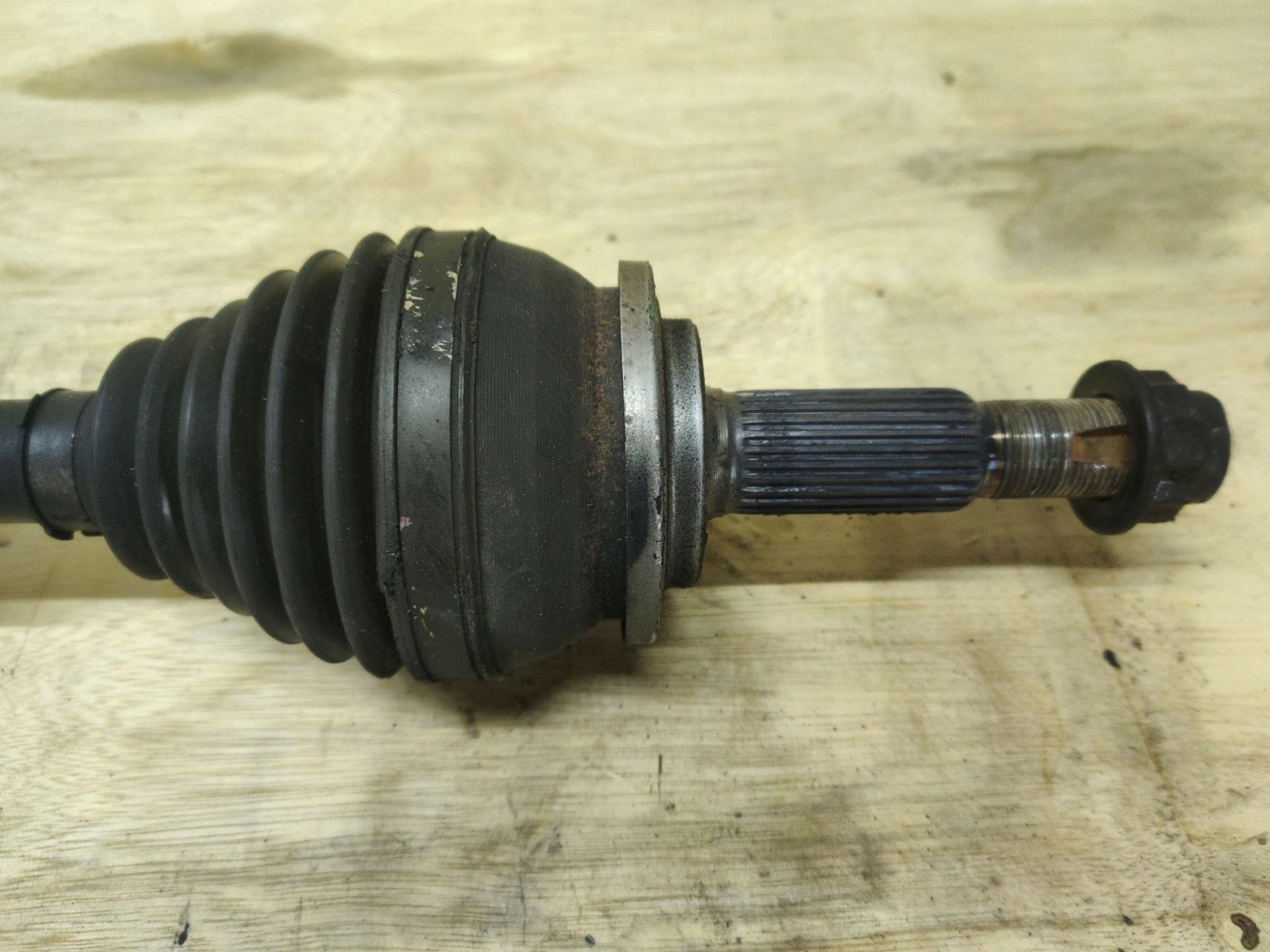 semi-axis front right side Toyota Prius 3 XW30 2011