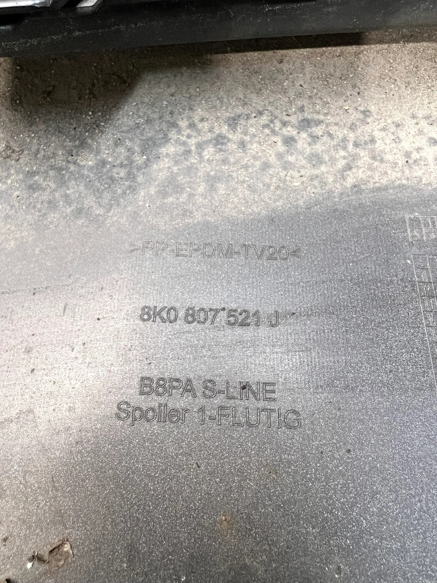 heckspoiler der stoßstange heck S LINE AUDI A4 B8 8K0807521J