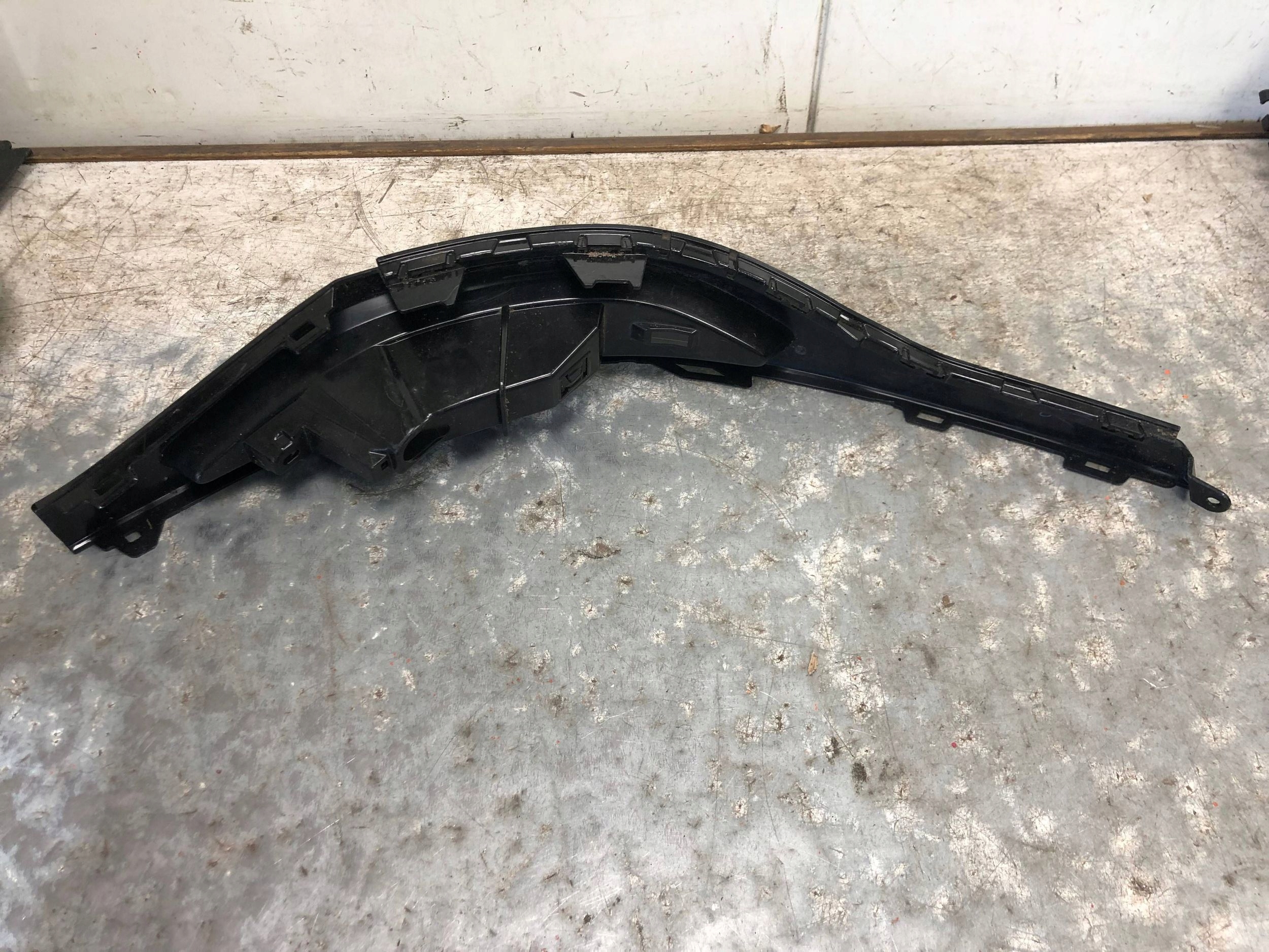 Support NAROZNIKA Pare choc Droite Arrière AUDI Q6 E-TRON 85H893556A