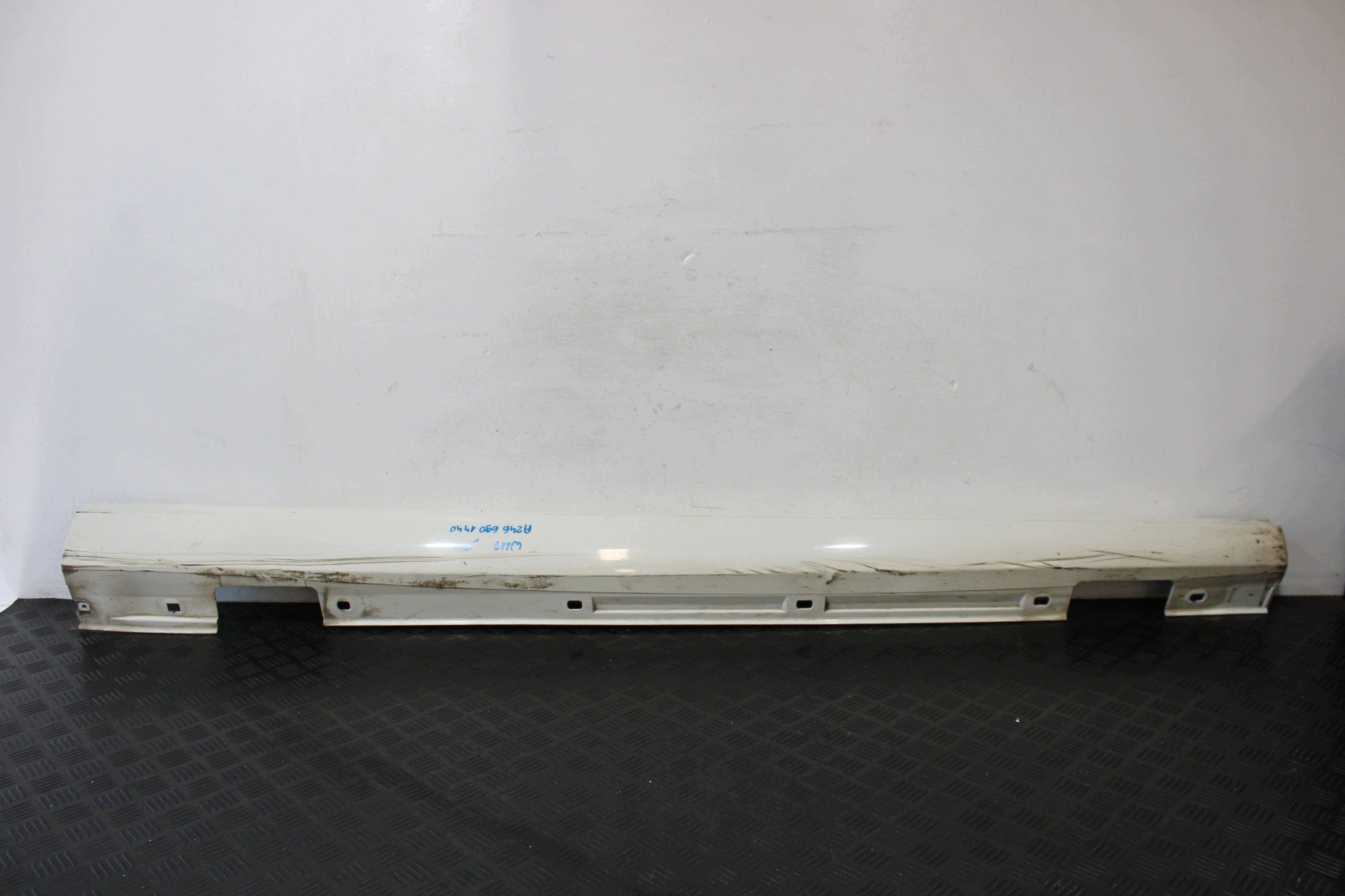moulding cap threshold threshold right A2466901440 MERCEDES CLA W117 2,2 CDI