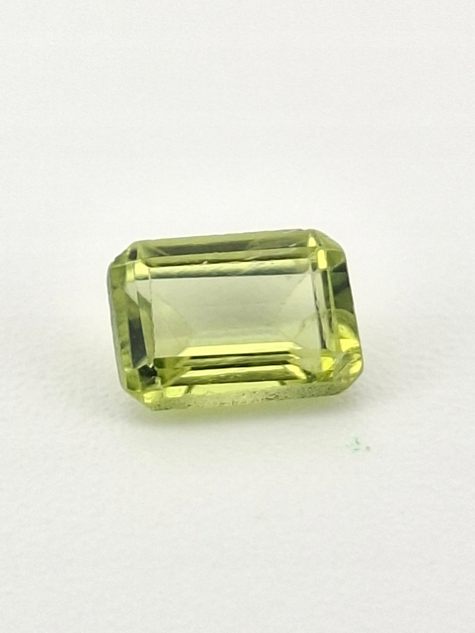 Přírodní peridot Oktagon 5 x 7 mm