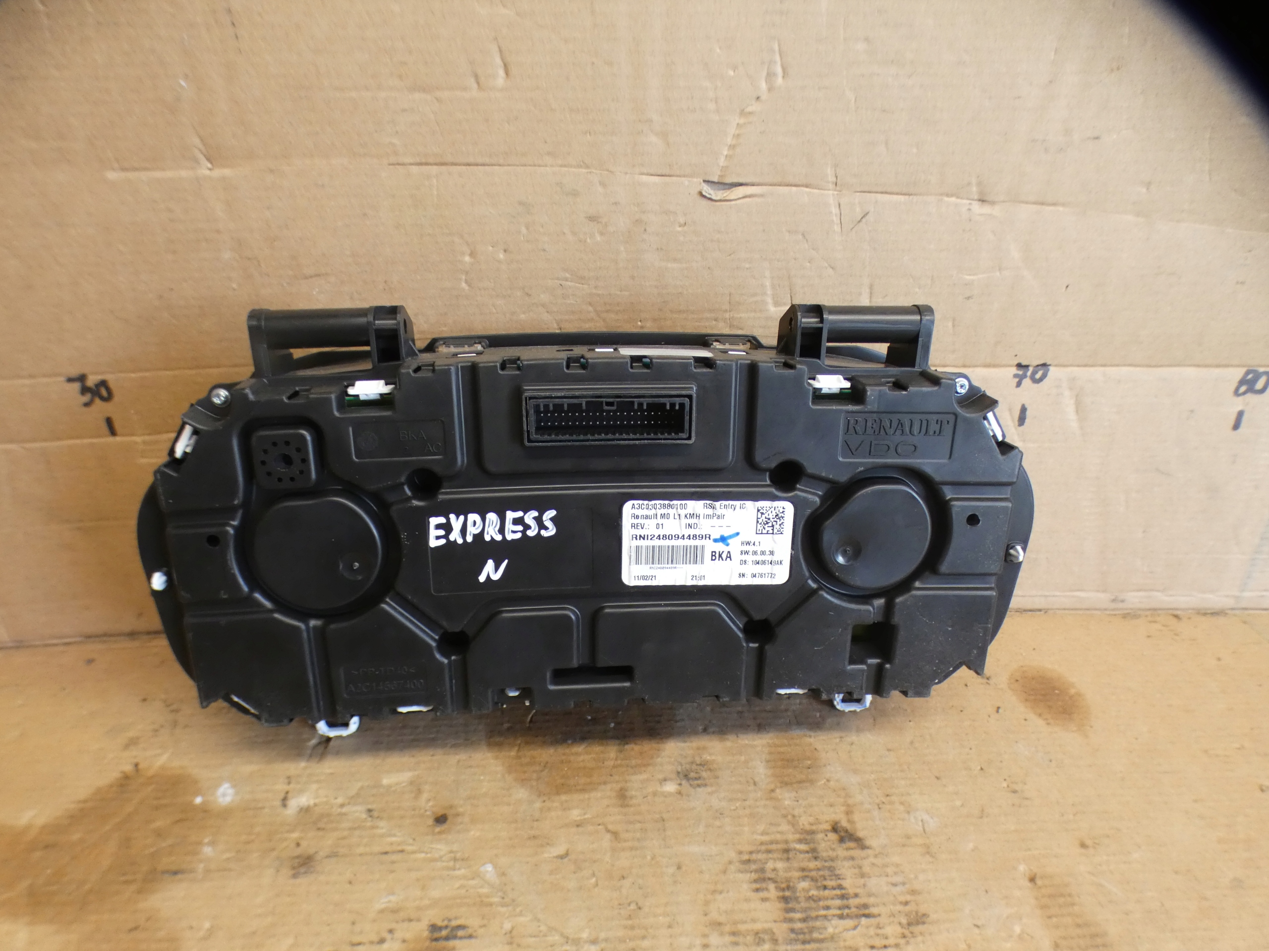 dials dials PREDKOSCIOMIERZ RENAULT EXPRESS II 248094489R