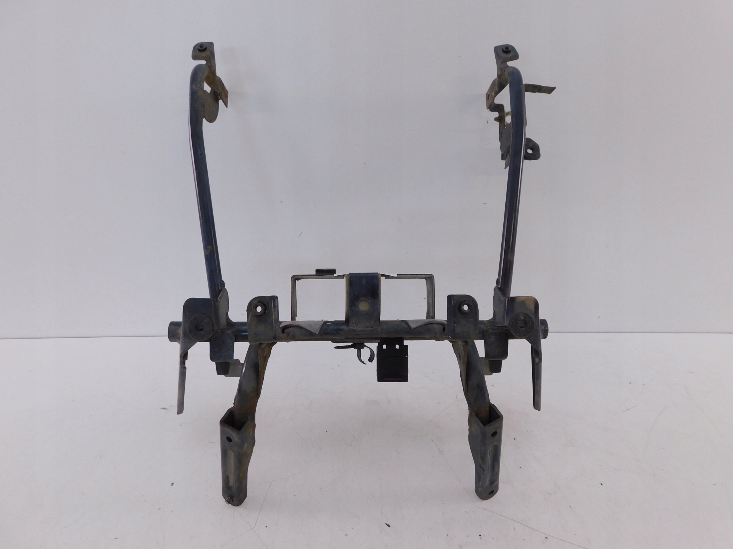 SUZUKI BURGMAN 650 передня рама передня M1