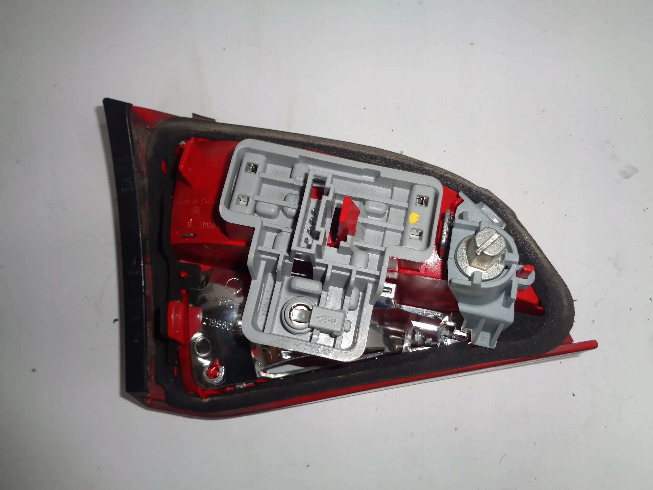 AUDI A4 B8 07-11 KOMBI LIGHT TO THE BONNET RIGHT
