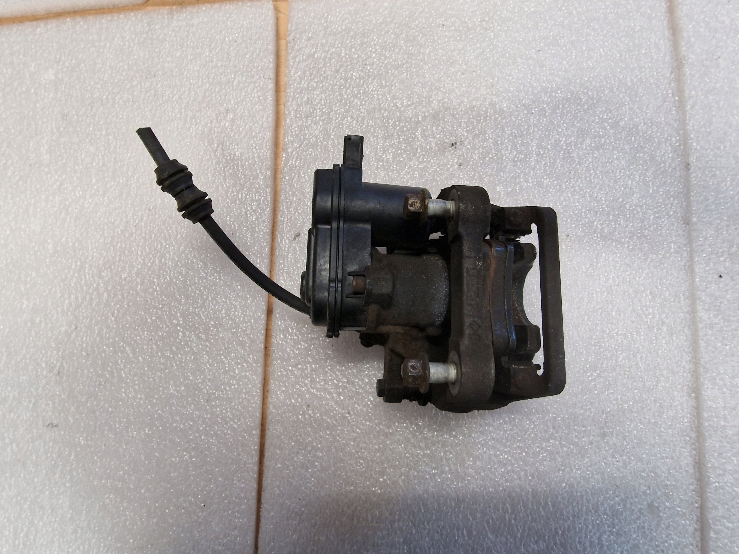 caliper brake rear part left Range Rover Evoque 2.0B L538 2011