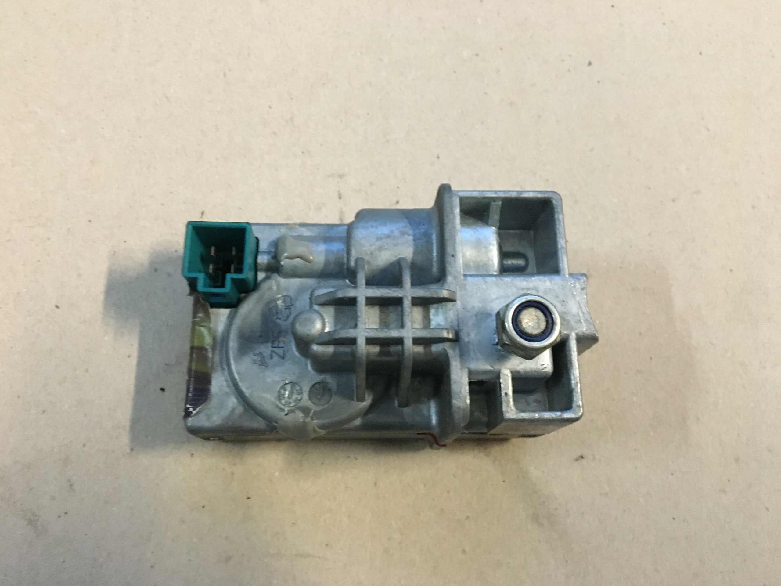 A2045450632 2045450632 - MERCEDES W212 W204 рулевой замок болт