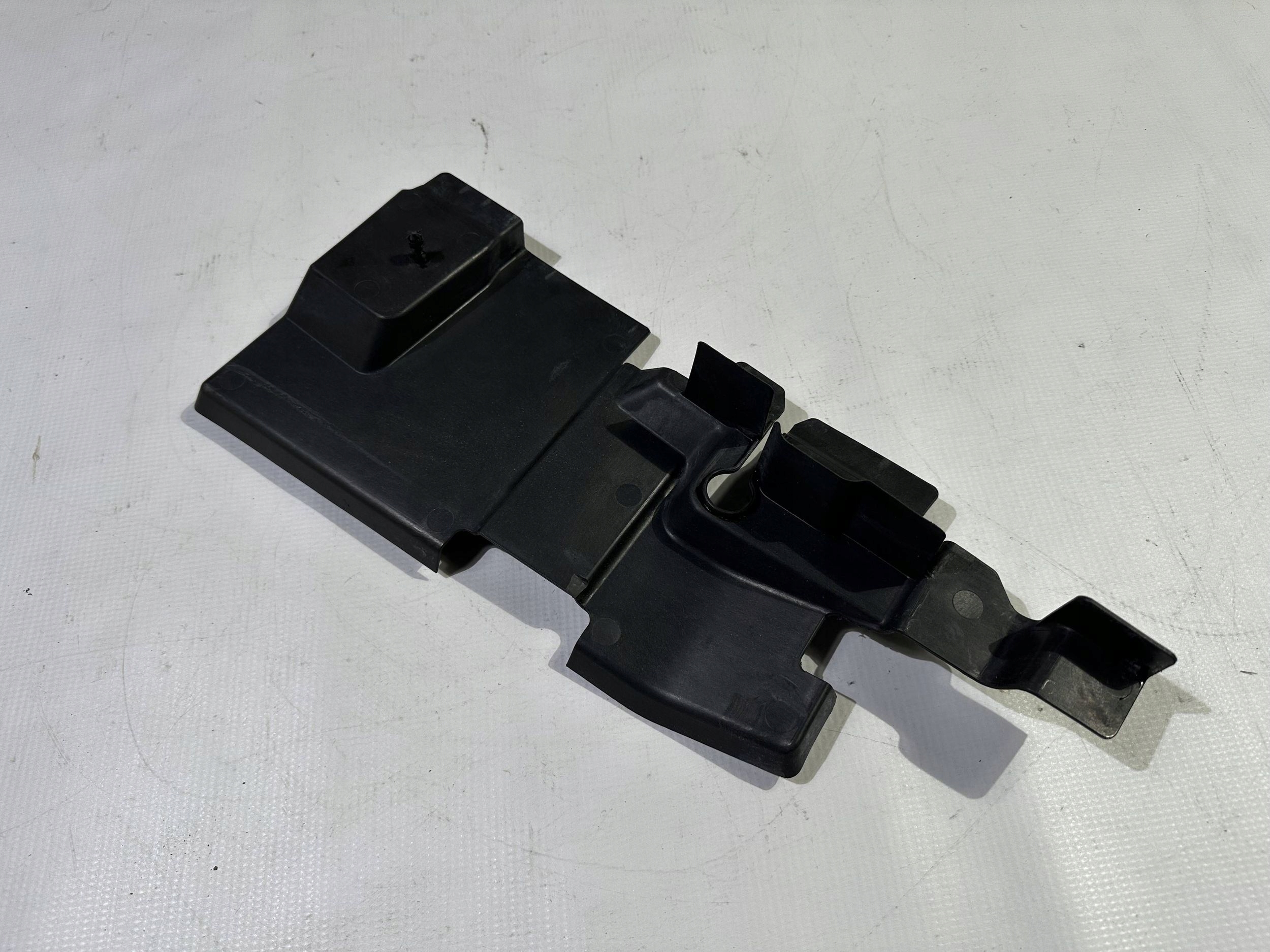 air duct air line front front right Nissan Titan 2016+