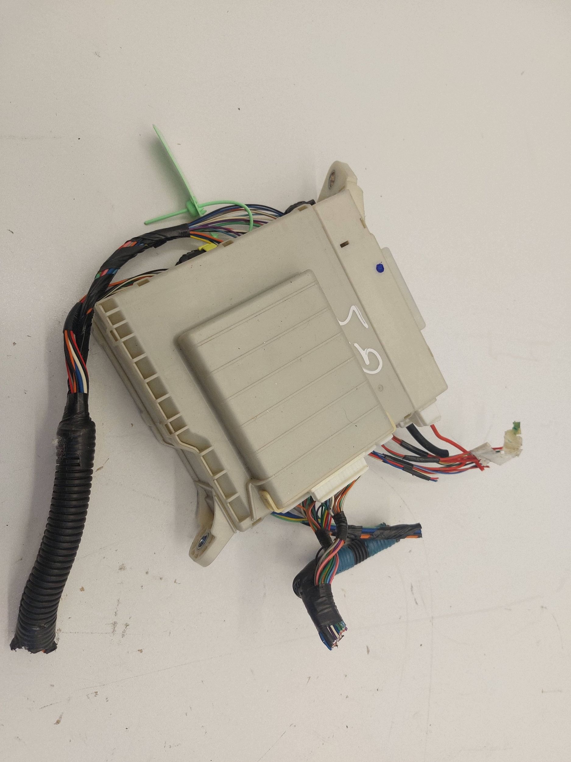 LEXUS GS 300 350 430 450H boîte à fusibles 82730-30A61