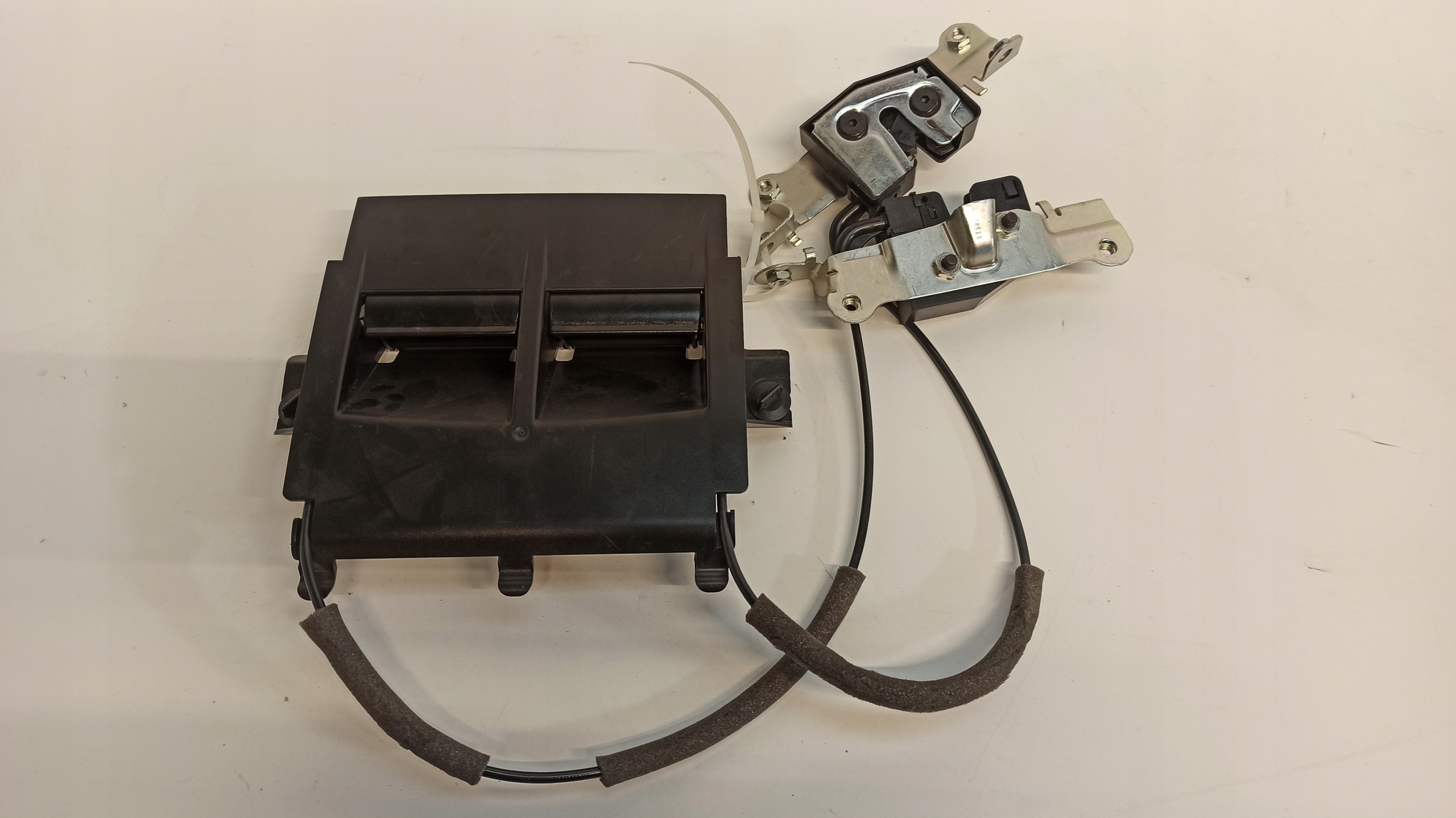 ЗАМОК СПИНКИ КРИШКИ ЗАДНЬОЇ VOLVO S60 II 30727871