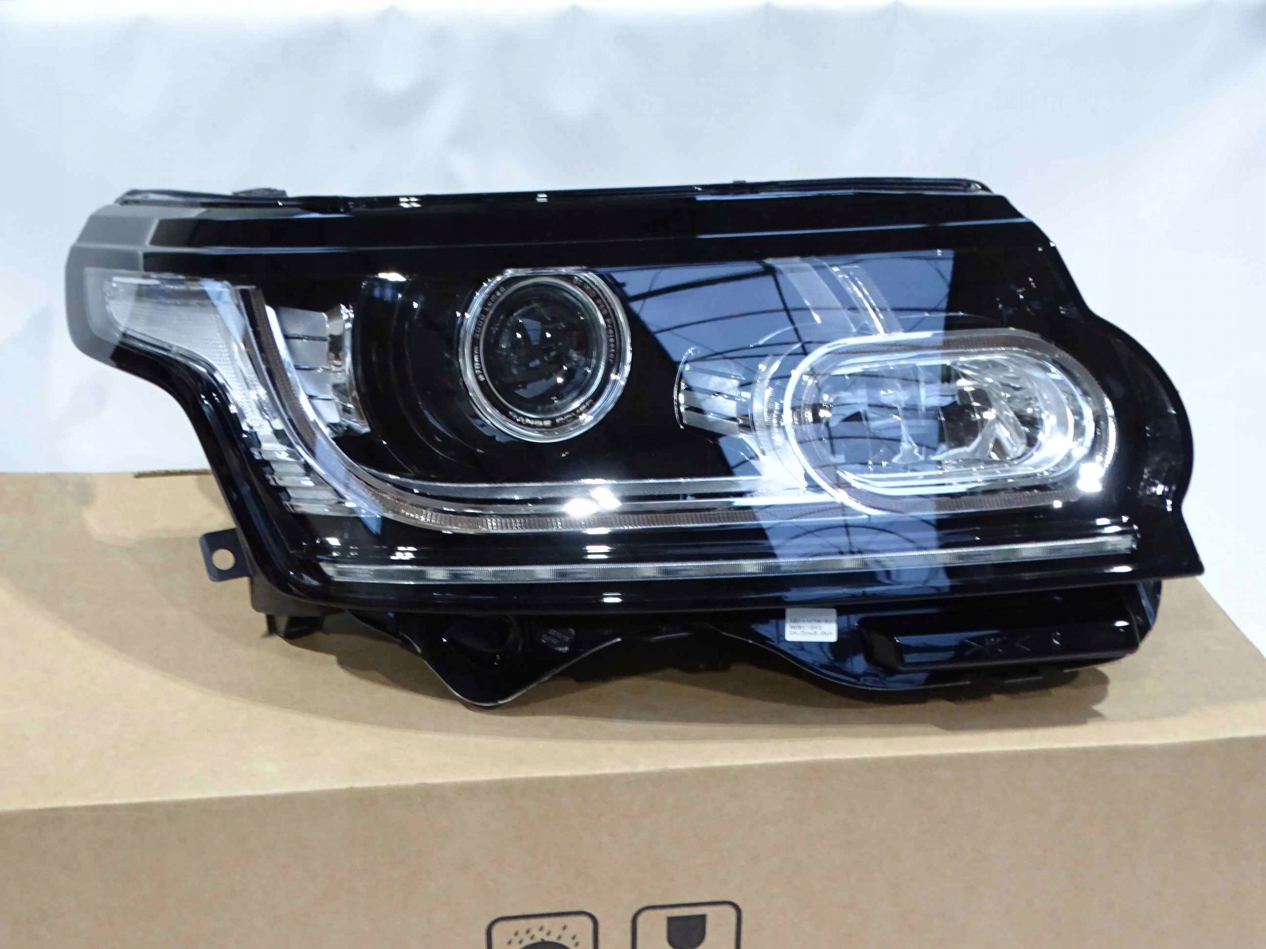 lampa BI XENON skrętny RH 16 PIN RANGE ROVER L405 Waga produktu z opakowaniem jednostkowym 1 kg