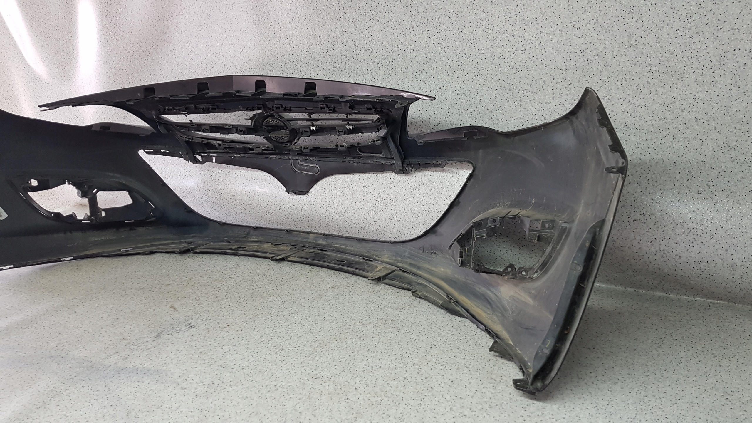 OPEL ASTRA J IV LIFT 2012 - nárazník předek 9979